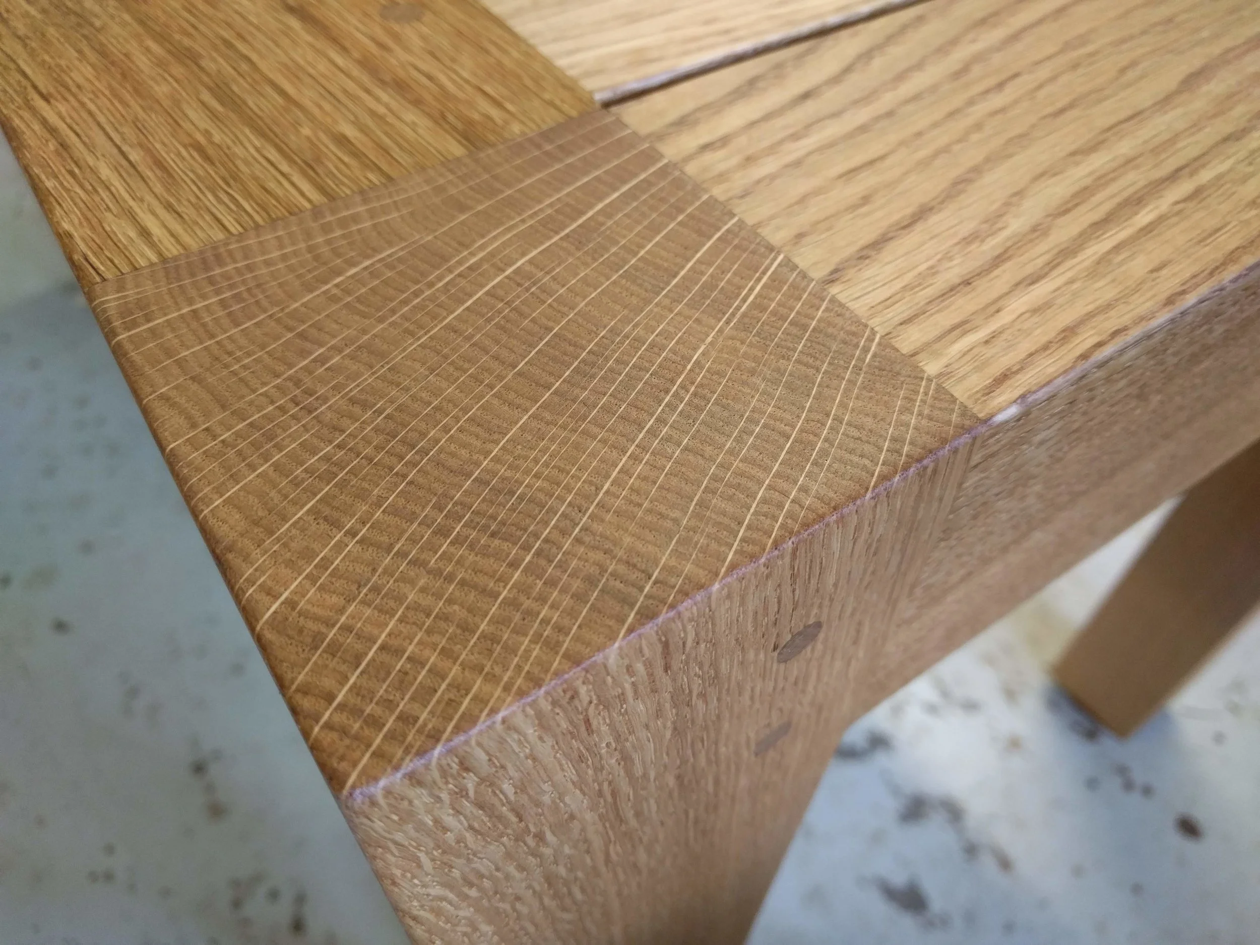 ''Massieve'' eiken tuintafel