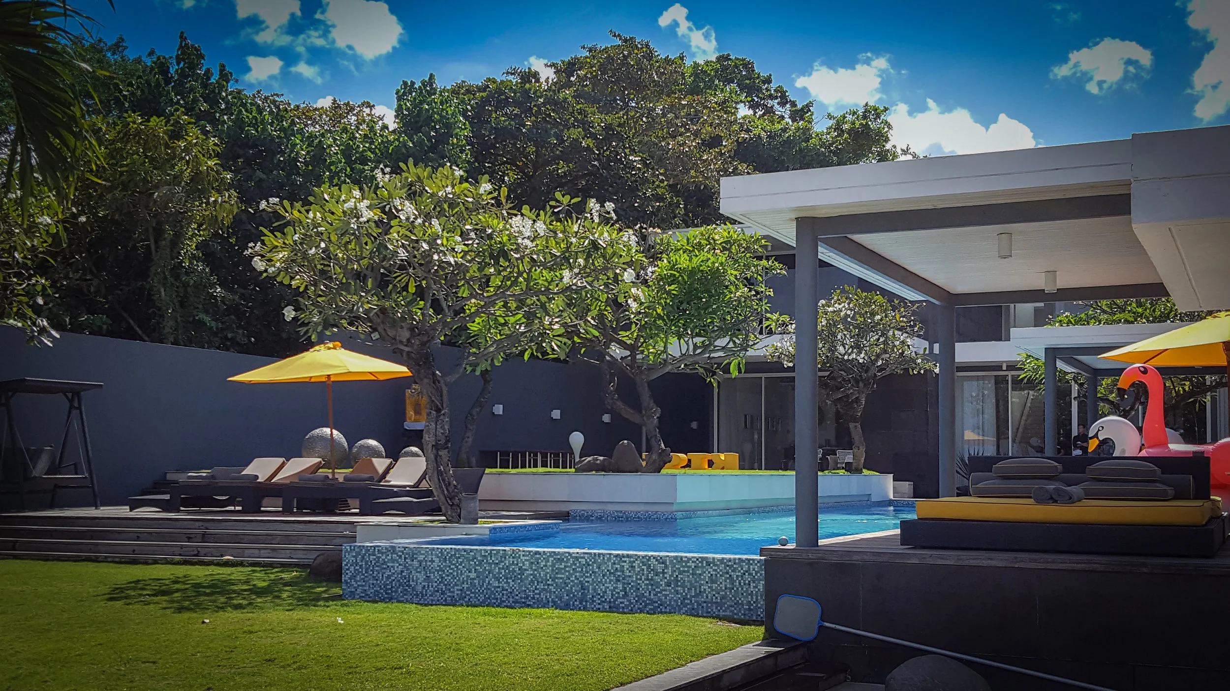 Luna2 private hotel right at the beach