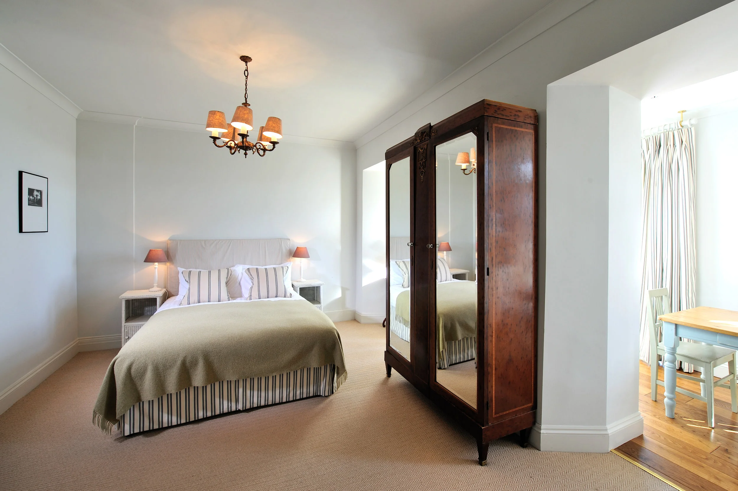 Family Suite 2 ads 3 children Haine bedroom.JPG