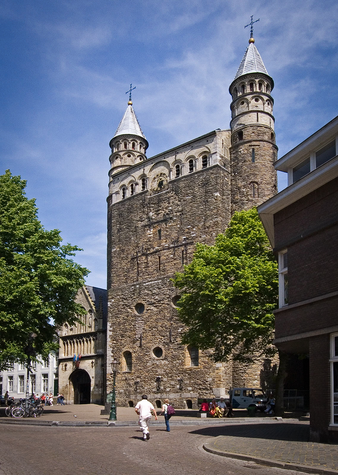 Maastricht_liebfrauenkirche.JPG