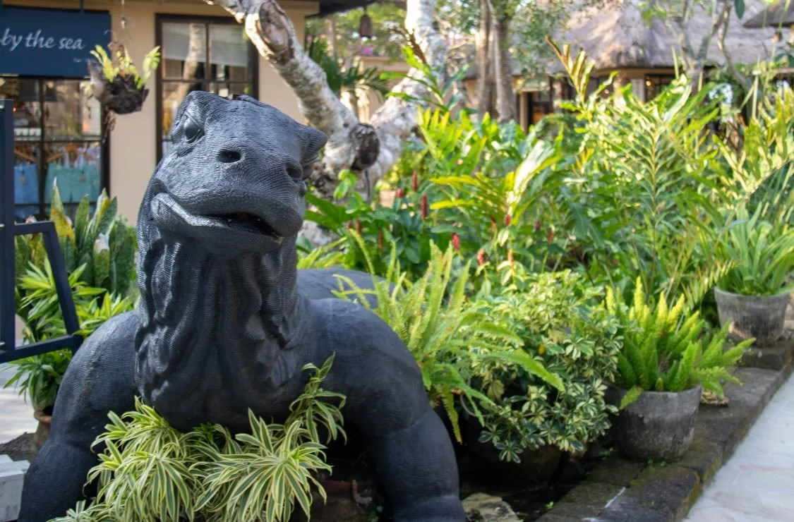 A surprise encounter in the gardens of AYANA &mdash; where even mythical creatures feel right at home. The perfect blend of adventure and serenity for curious little explorers.

See our site for the review. 

#FamilyTravel #LuxuryFamilyTravel #Travel