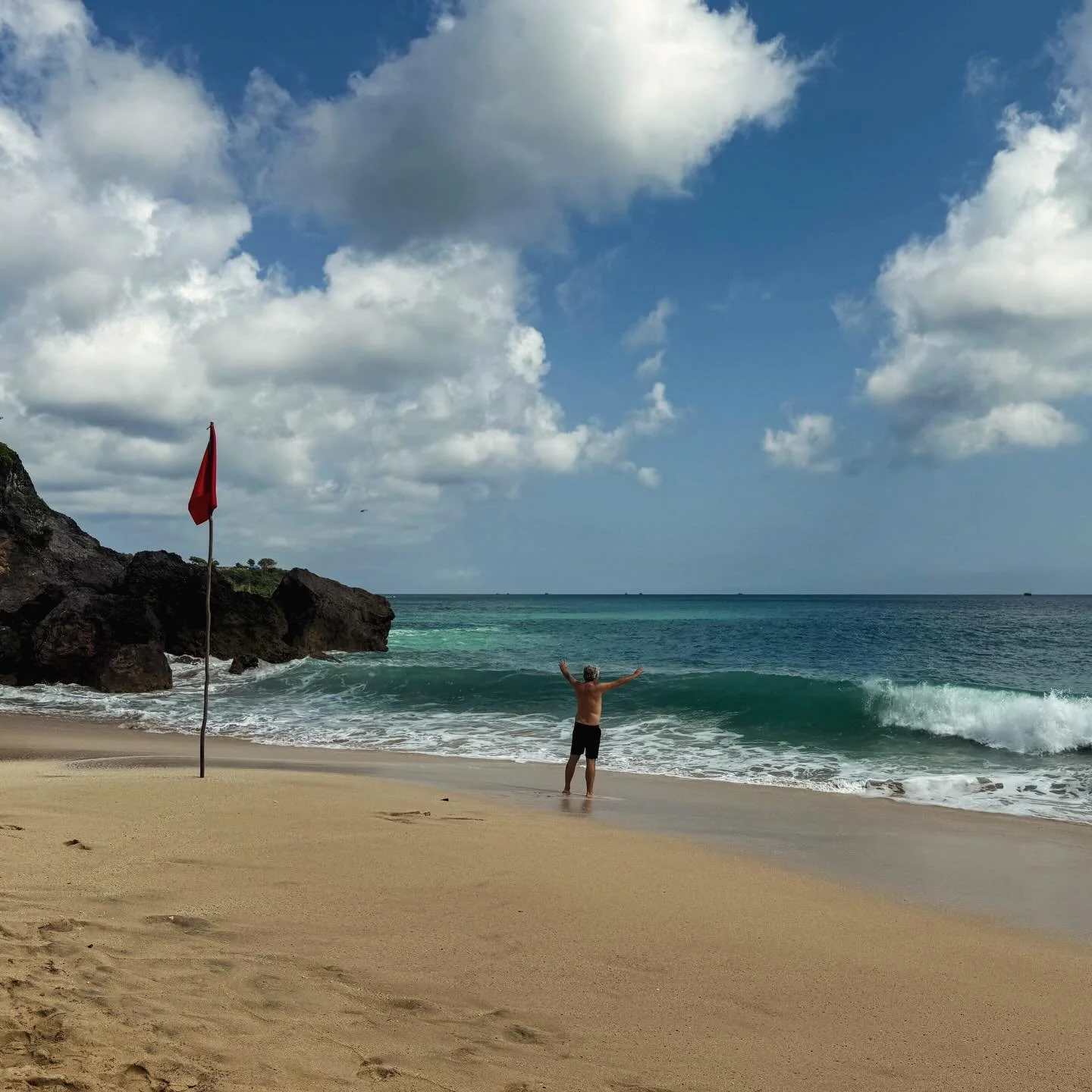 Search the man....While staying at the Ayana resort Bali. See our site for the review. 

#FamilyTravel #LuxuryFamilyTravel #TravelWithKids #ExploreMore #FamilyVacation #culturaladventures #luxurylifestyle #luxurytravel #luxuryresort #luxuryhotels #in