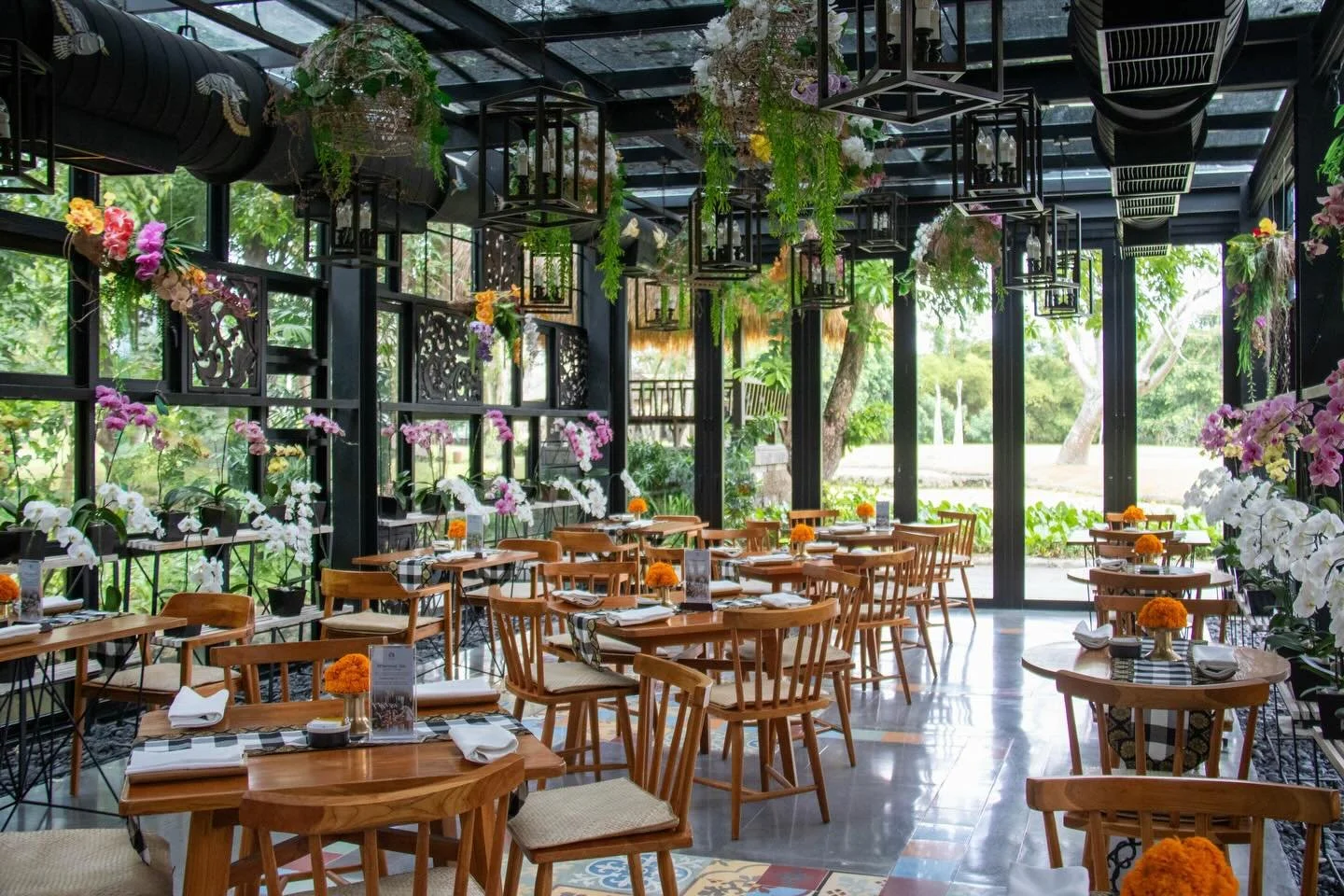 What truly makes Ayana resort Bali exceptional is that it&rsquo;s almost impossible to get bored here. With 30 restaurants and bars, each offering a completely different atmosphere, cuisine, and setting, every meal becomes a mini adventure. We love t