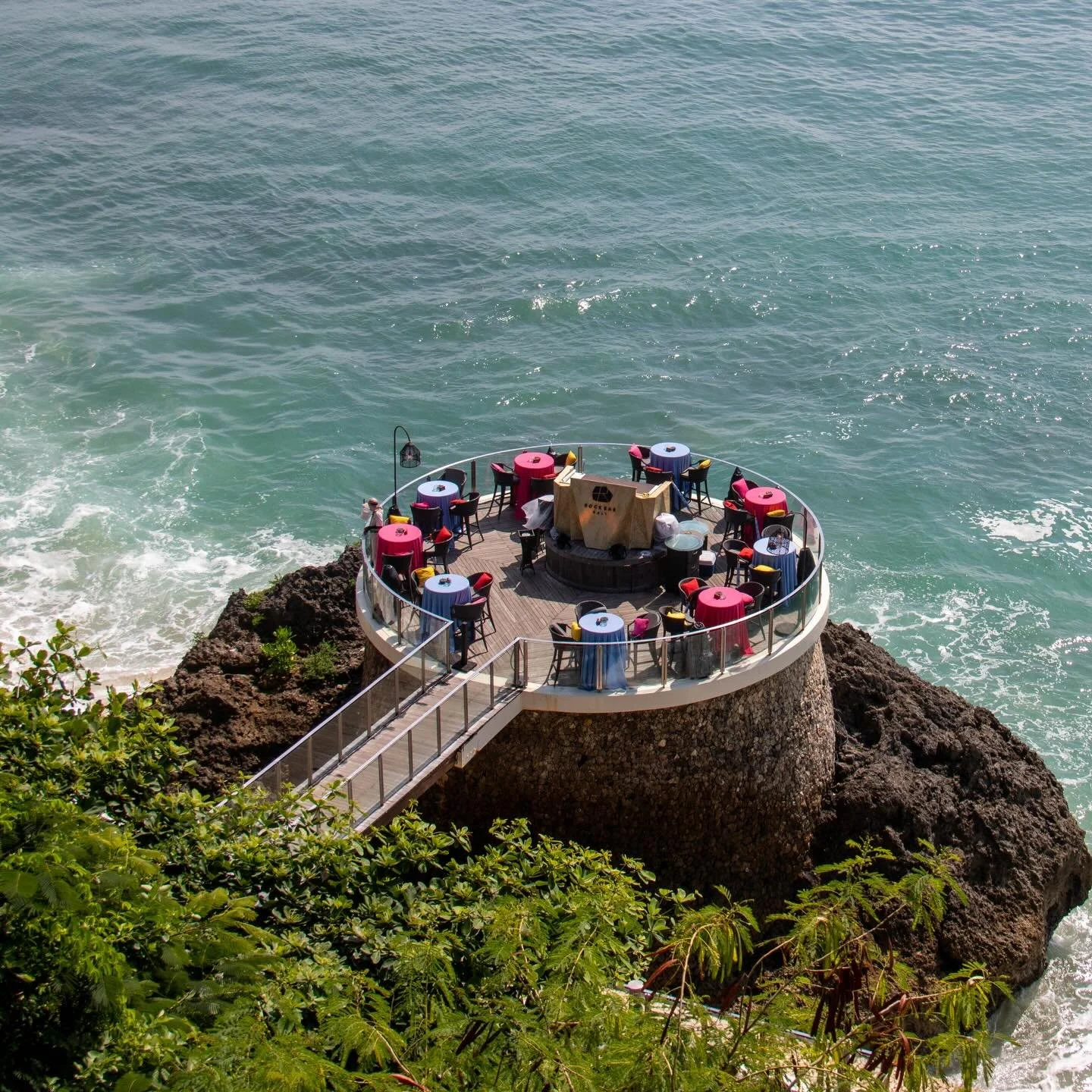 One of the absolute highlights of our stay at the Ayana resort Bali is dinner at the Rock Bar, perched dramatically on the cliff edge with waves crashing below. The live DJ, the golden sunset, and the surprise burst of fireworks mid-dinner create one