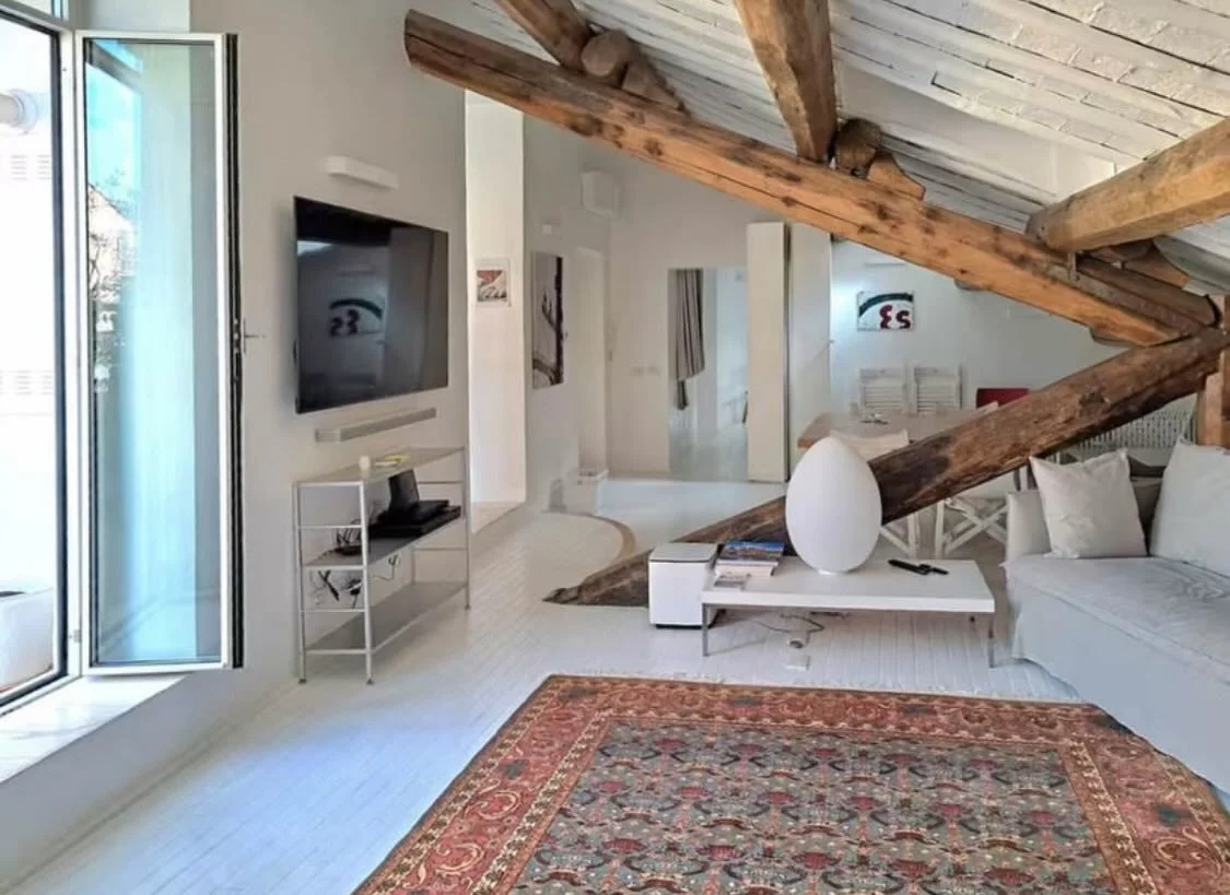 Our peaceful Roman hideaway &mdash; full of light, air, and space to recharge between adventures. Stylish, central, and perfect for families who like design and comfort.
See our site for the review.

#FamilyTravel #LuxuryFamilyTravel #TravelWithKids 