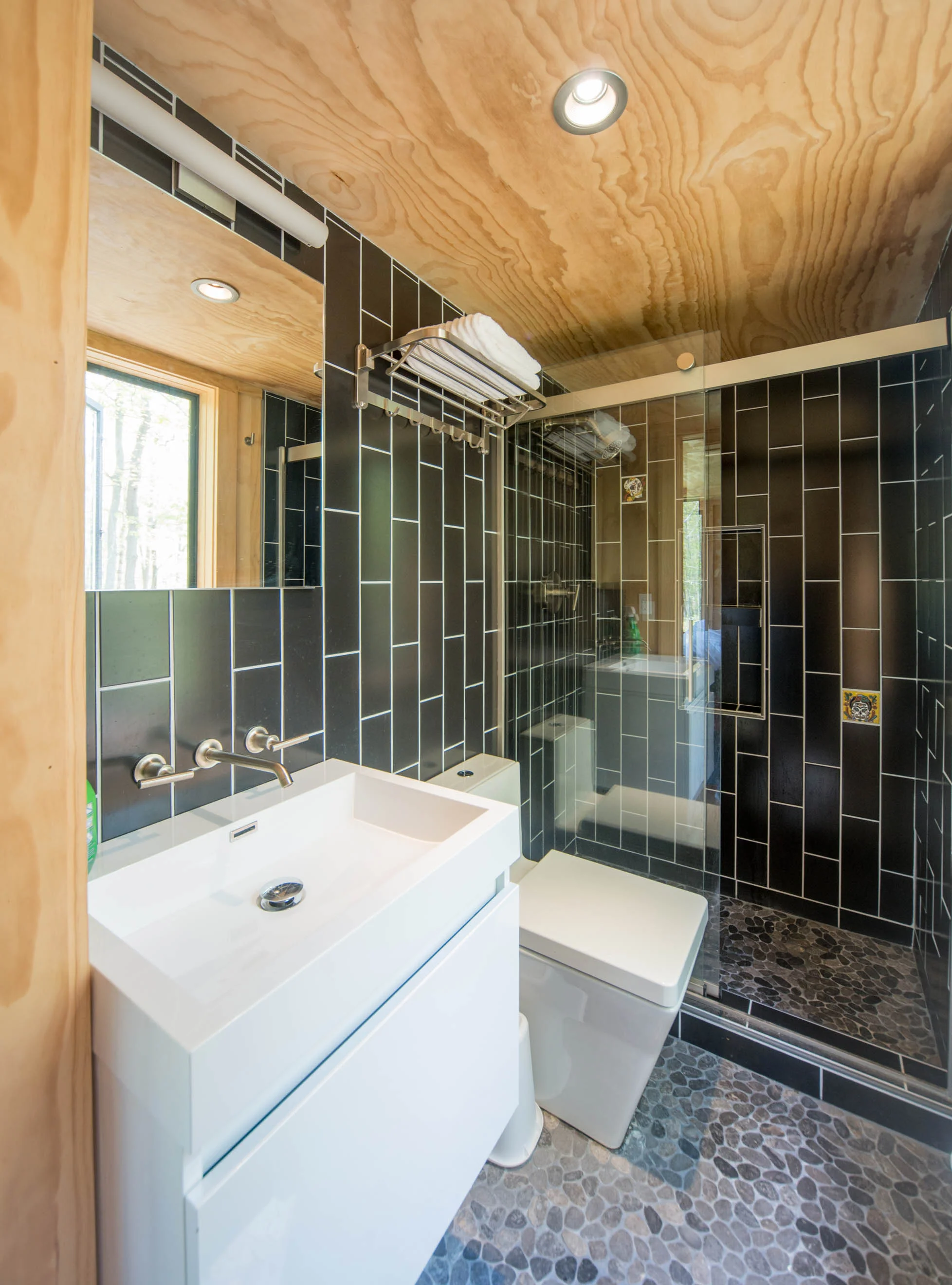 INTERIOR_BATHROOM.jpg