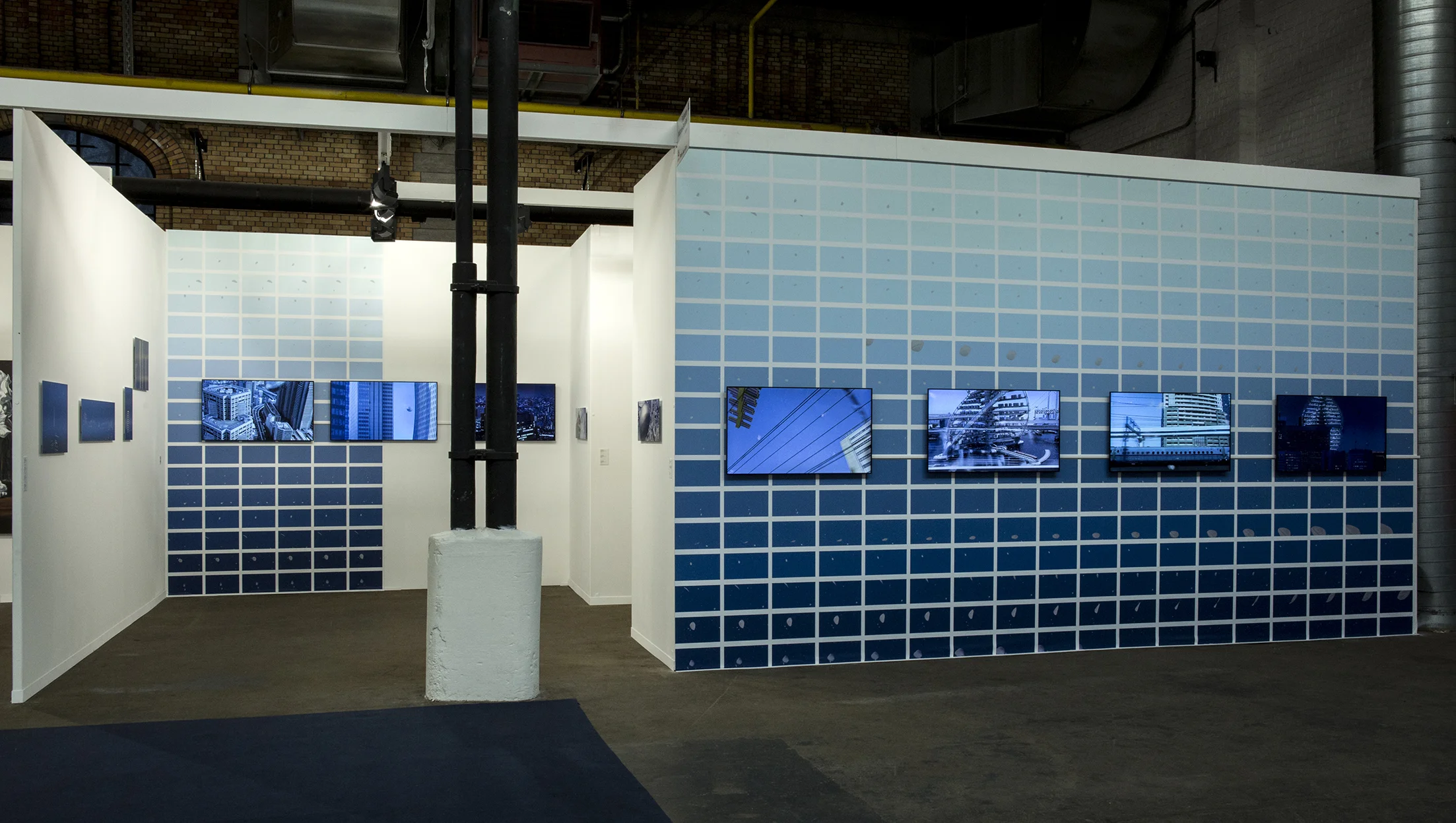 Giloux_Lang_Image_StandFWB_ArtBrussels2018_2.jpg