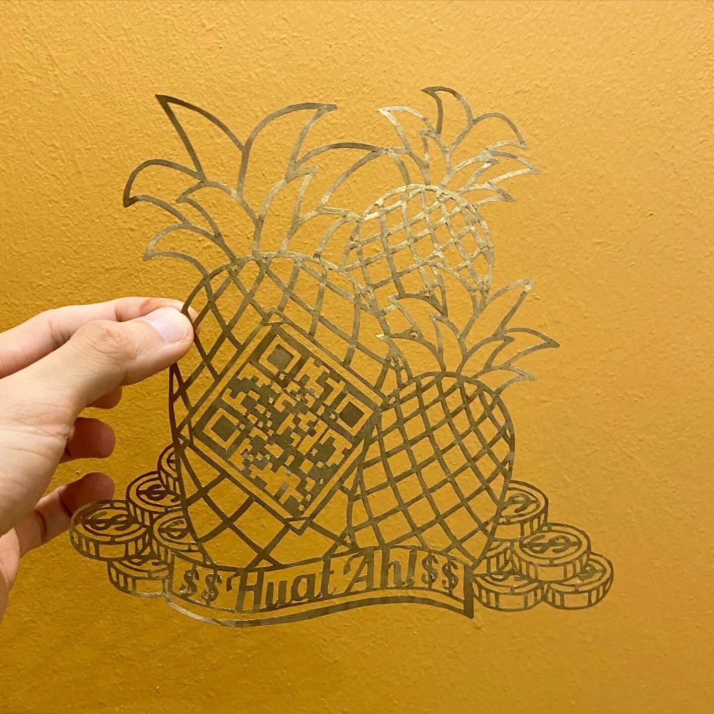  Huat Ah word in the QR code Papercut, hand cut with scissor. 發啊, QR字码手工剪纸。 