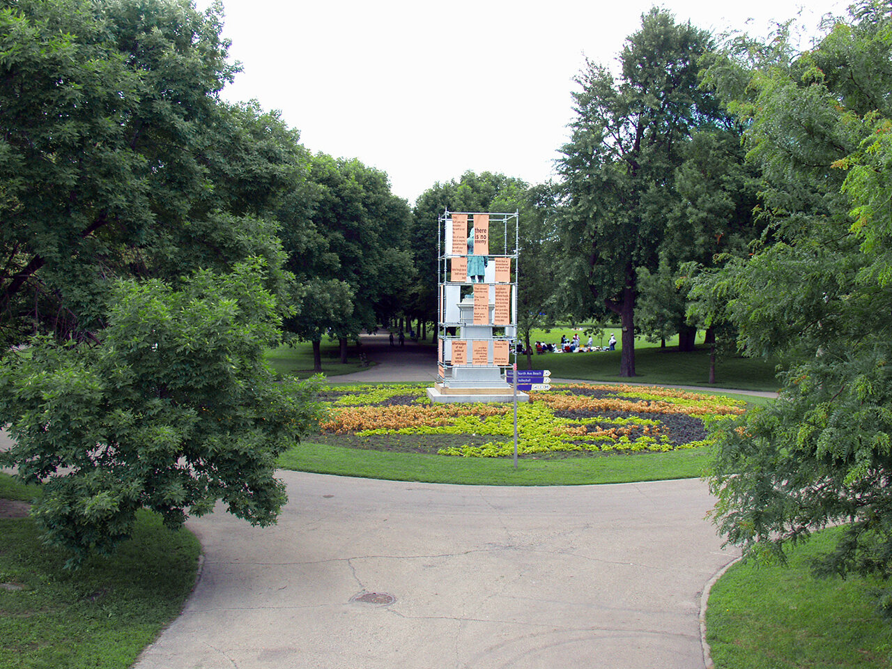   Invisible Garden , installation view, Lincoln Park, Chicago, 2004. Photo: Leslie. Schwartz 