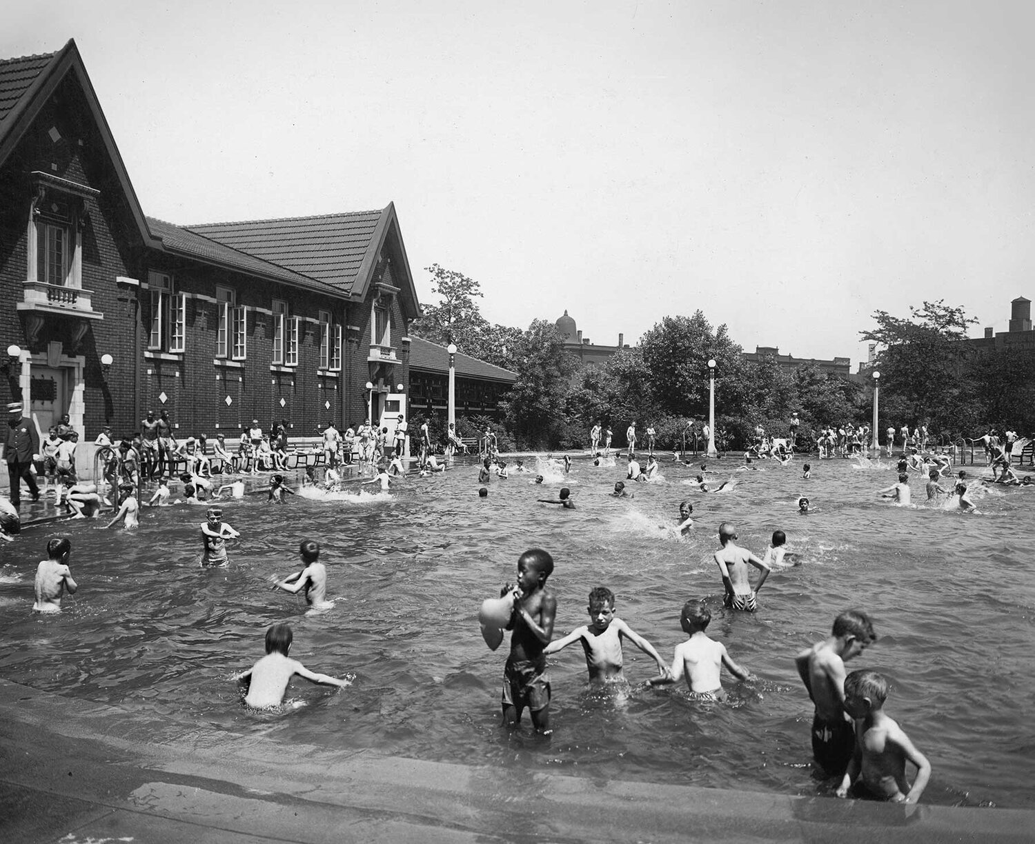  Union Park’s integrated swimming pool, ca. 1920. Chicago Park District Records: Photographs, Special Collections, Chicago Public Library. 