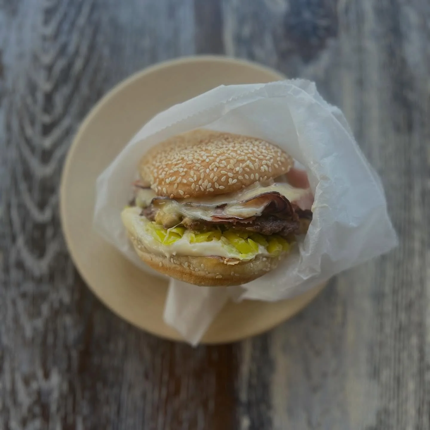 New on the lunch menu. Ham &amp; comt&eacute; cheese burger with pickled peppers &amp; dijonnaise #luch #smashburger