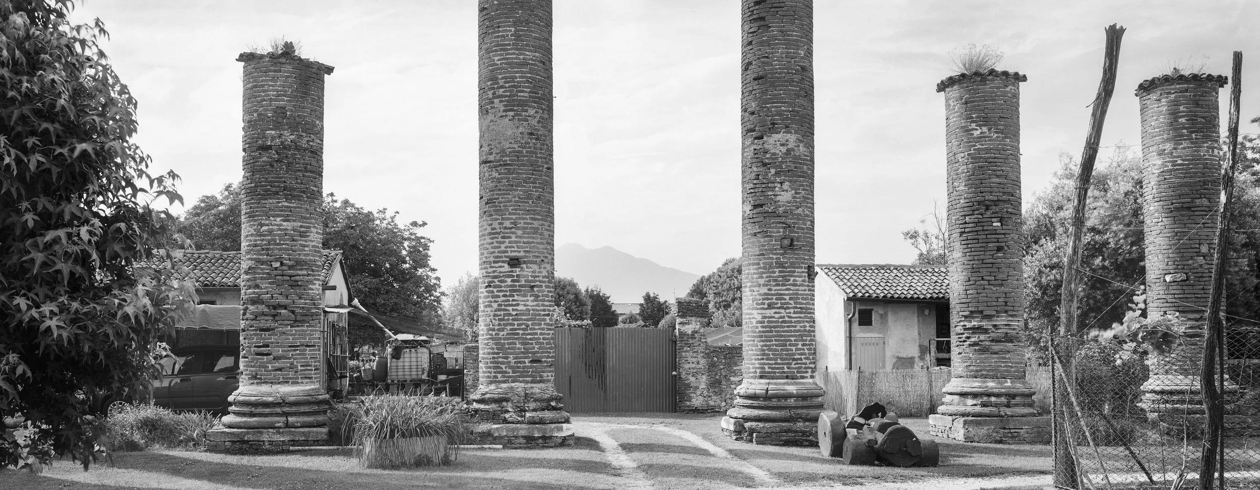 58-59 PD24266_Villa Porto ZKlac sFINAL.jpg