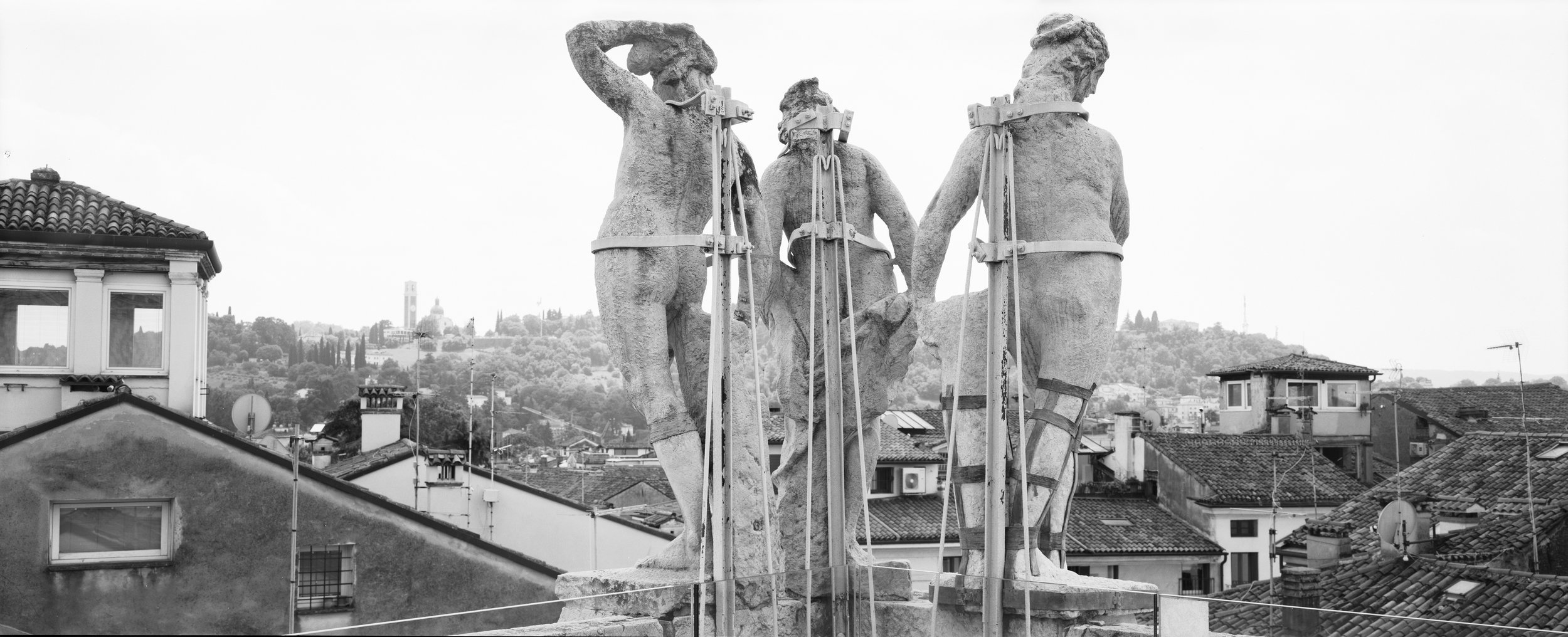 219-220 PD24289 Palazzo del ragione Book FINAL Best 7.jpg