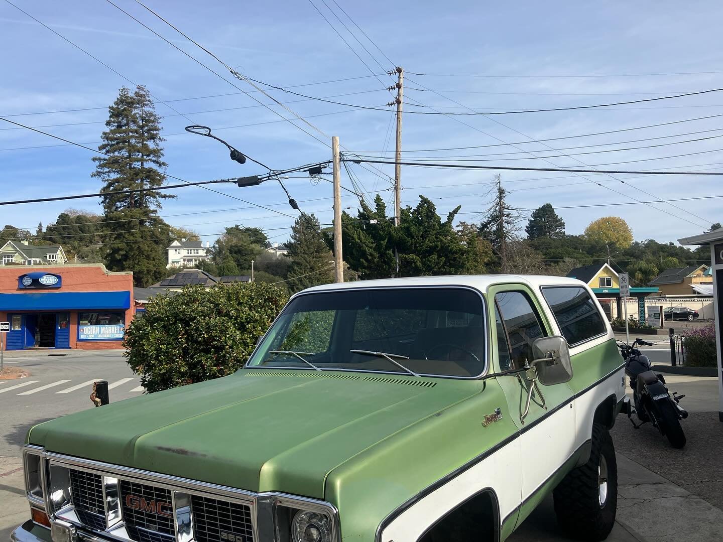 A cool Jimmy we got to work on today. Our tinter hand cut a really nice piece for this aftermarket windshield. It&rsquo;s the second one we have done for this customer. The customer reported back that it made daytime driving much easier, and reduced 