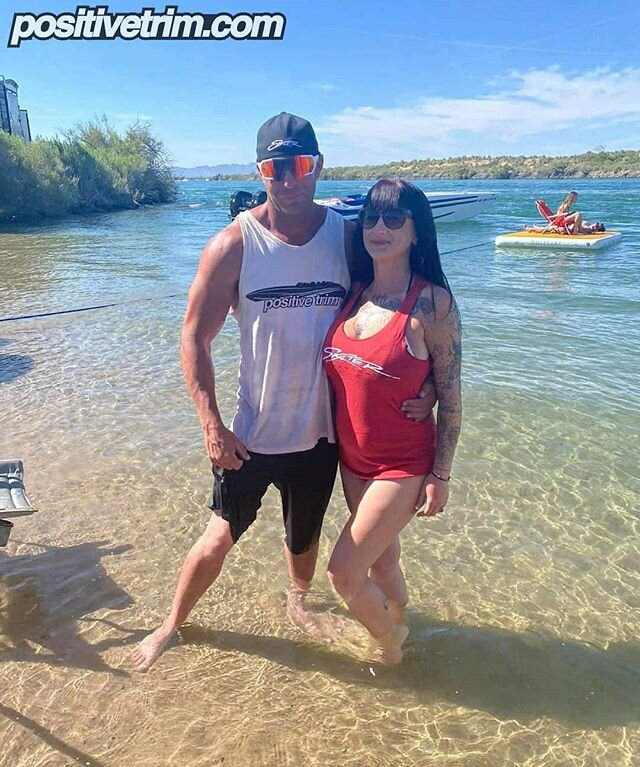 I hear it's #mancrushmonday and figured we should get in on the action. Speaking of action, Joe save some for the rest of us! Tank top available on www.positivetrim.com
#positivetrimclothing
#thatboatlife
#boatporn
#lakehavasu
#fastboats
#hottie