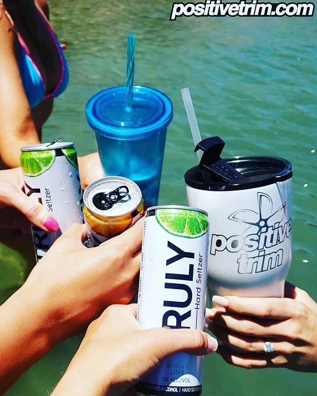 Lake Havasu is officially going off this Memorial day weekend. @future_trophywife and friends soaking up the sun with some ice cold beverage.
#positivetrimclothing
#thatboatlife
#boatporn
#lakehavasu
#fastboats
#hottie
#bikini
#truly
#memorialweekend