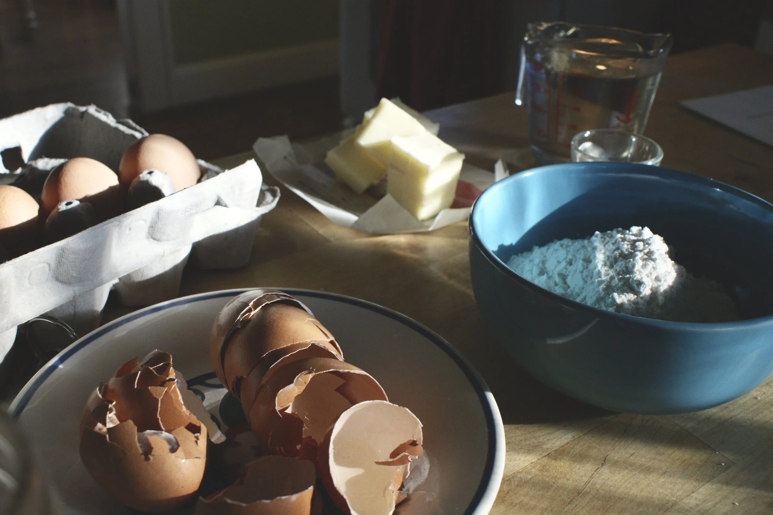 My favorite hour to be in the kitchen is sunset. I loved how the light played with the textures of eggshells + flour and the patterns that were reflected by glass bowls onto the hardwood. 