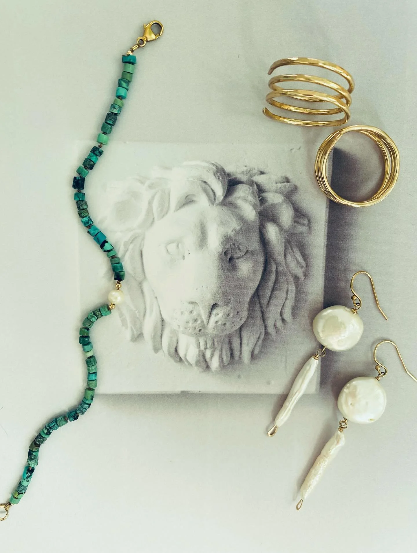 the studio has been busy preparing for upcoming holiday shows! style is always a good gift! #everydaystyle #accessories #santashelper #handmadefortheholidays @wellesleymarketplace @neopenmarkets