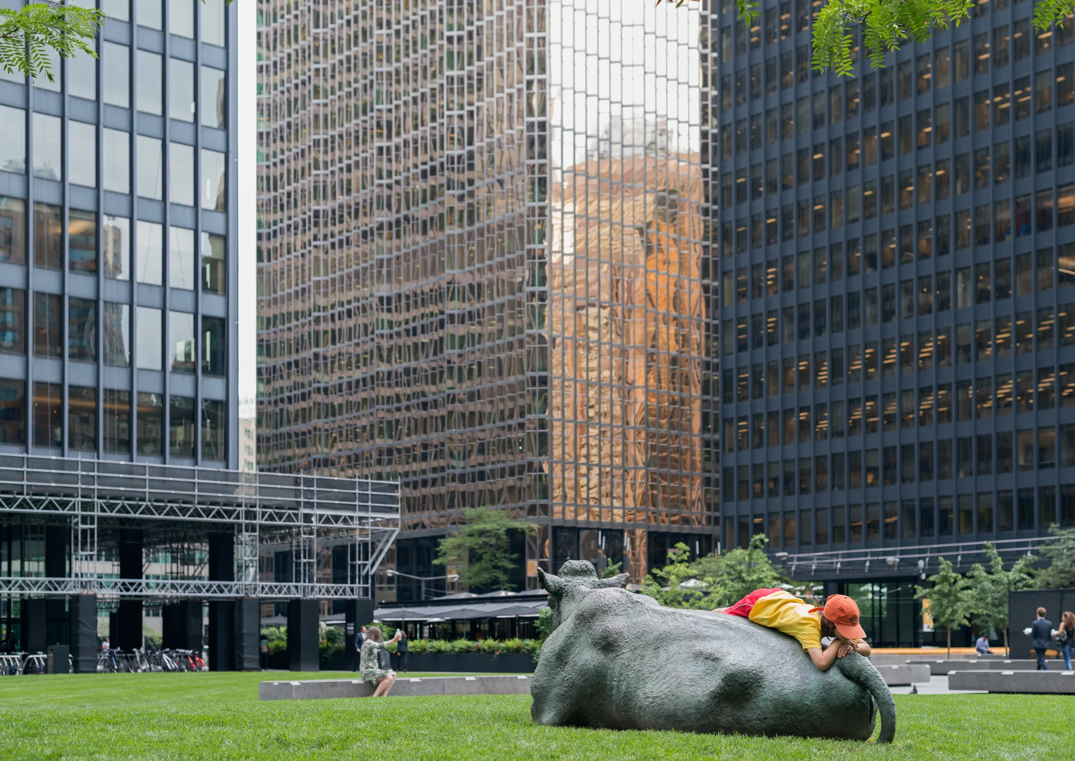 The Pasture (1985) by Joseph Fafard, Toronto Dominion Centre Plaza. Photo by Matthew Monteith