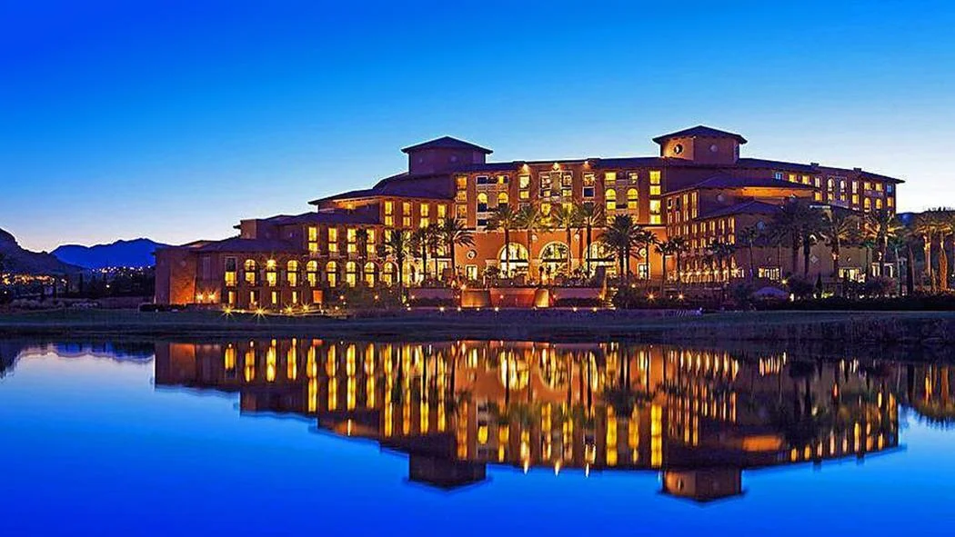 lat-tr-lake-las-vegas-photos-la0019376733-20140805.jpg