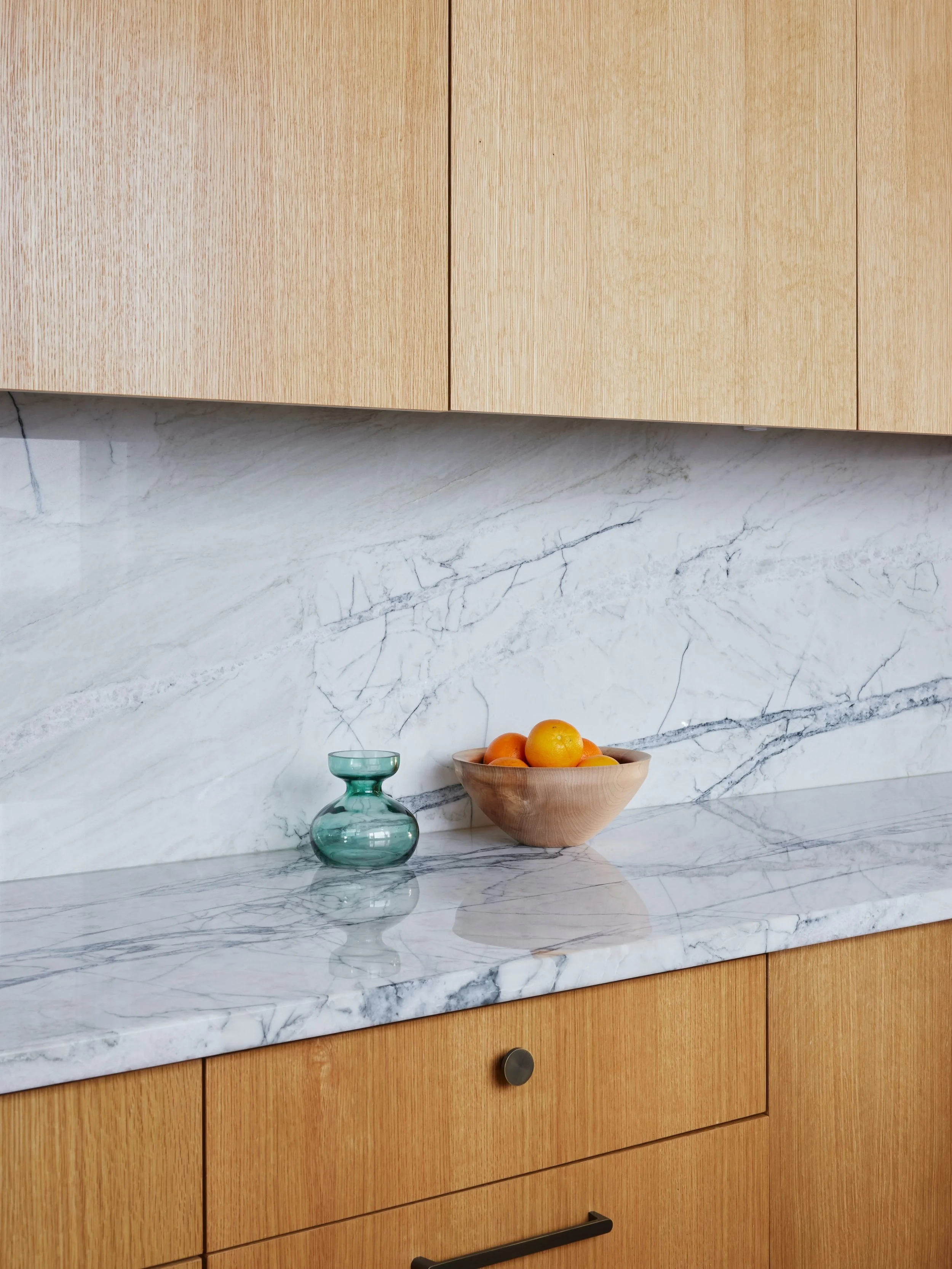 More rift cut white oak for ya! 🫰  Fairmount kitchen with design by @bunkerworkshop and marble from @angelosmarblephila  Photos by @haigen