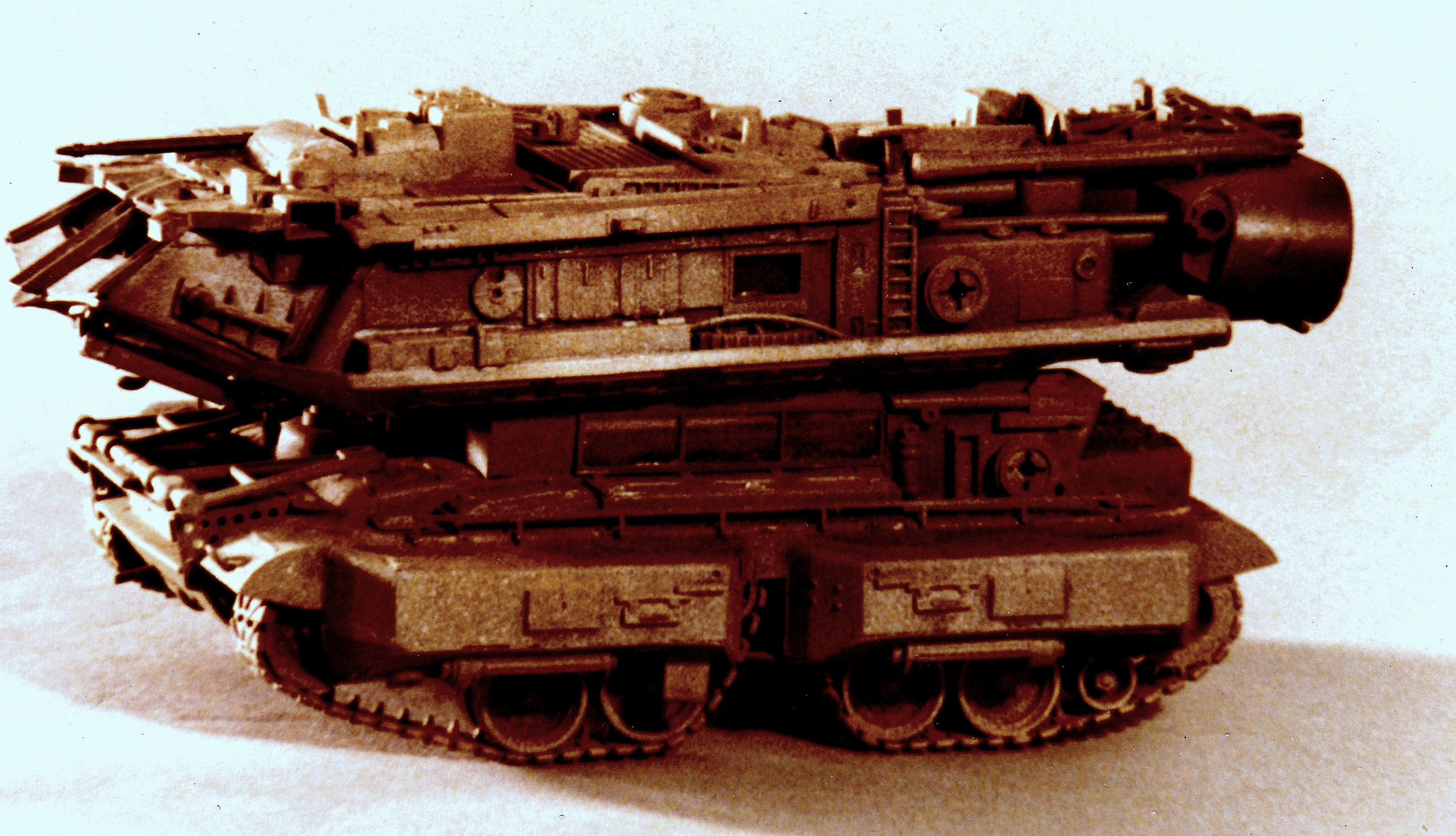 tank w. space ship (2).jpg