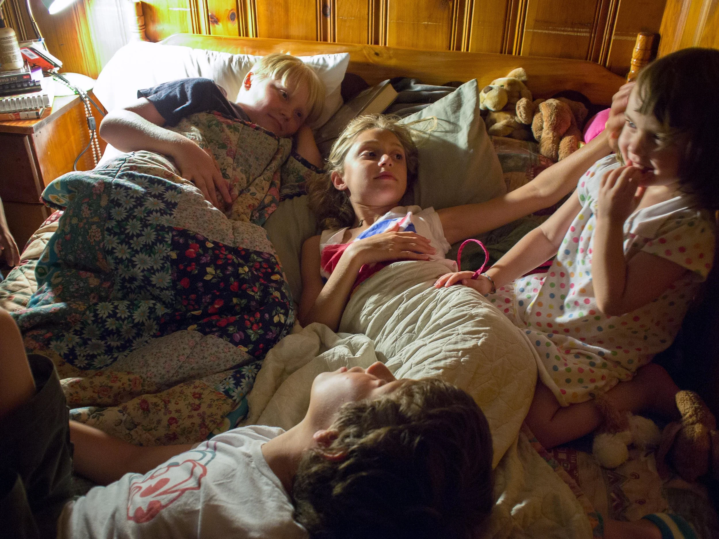 kidsinbedP8203090.jpg