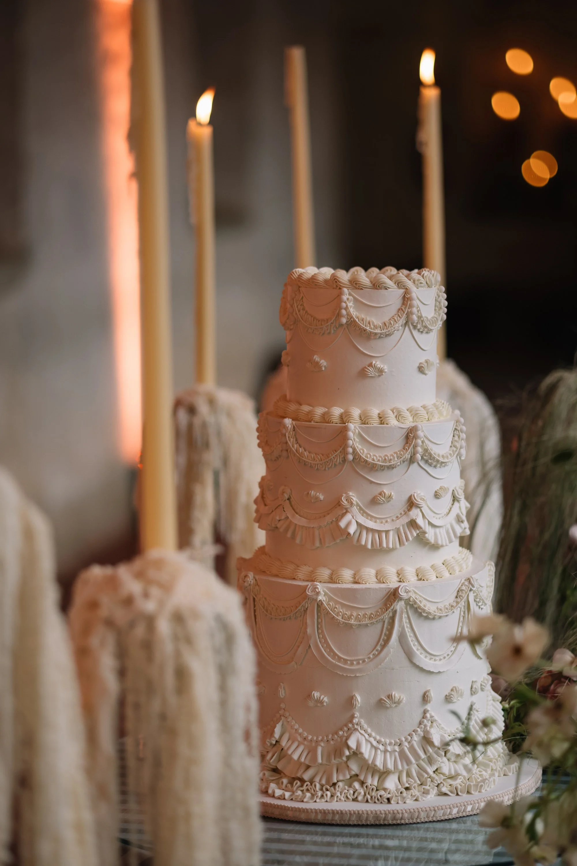 Lambeth-style wedding cake by Sofía Cobián