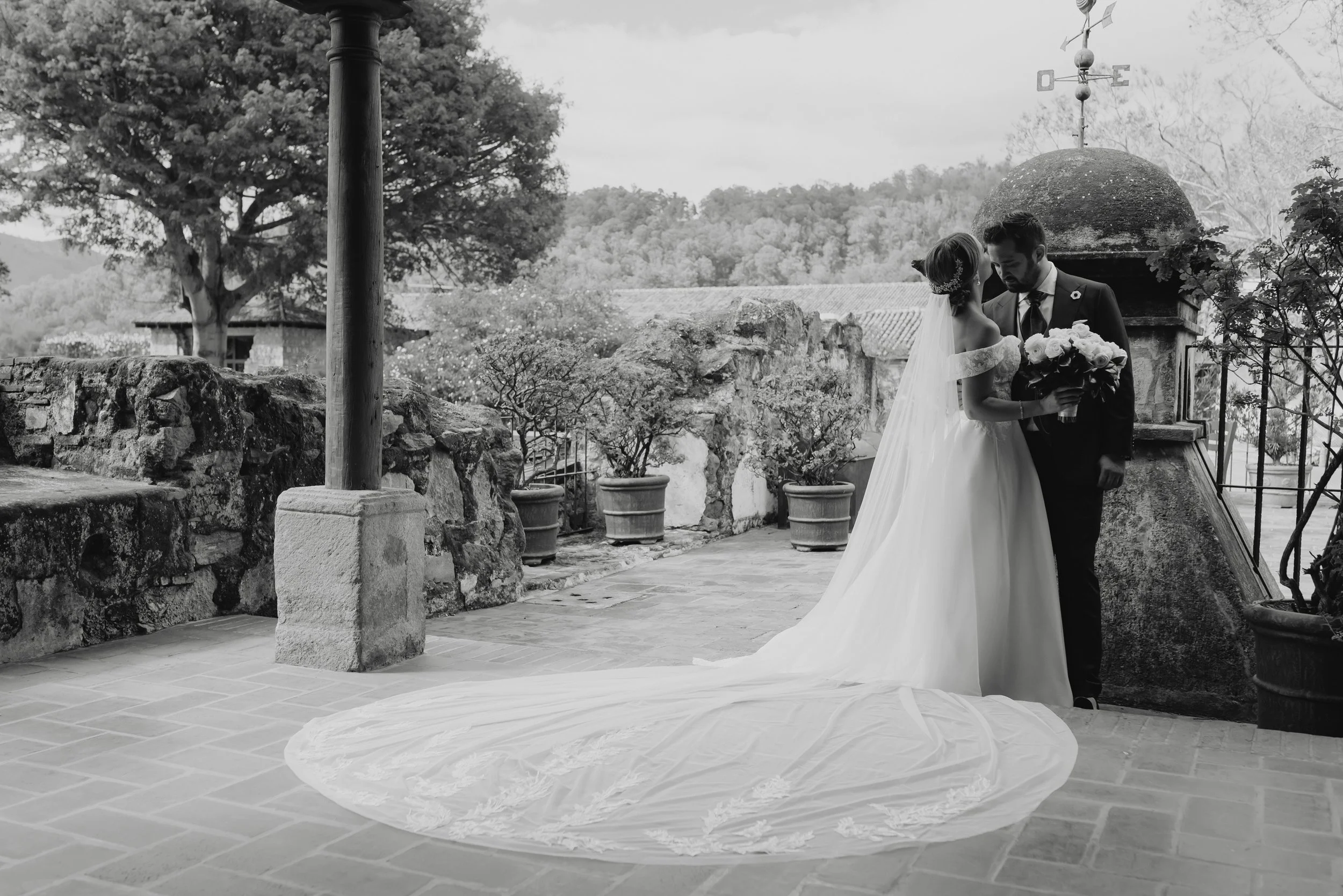 Outdoor wedding ceremony Casa Santo Domingo Antigua Guatemala