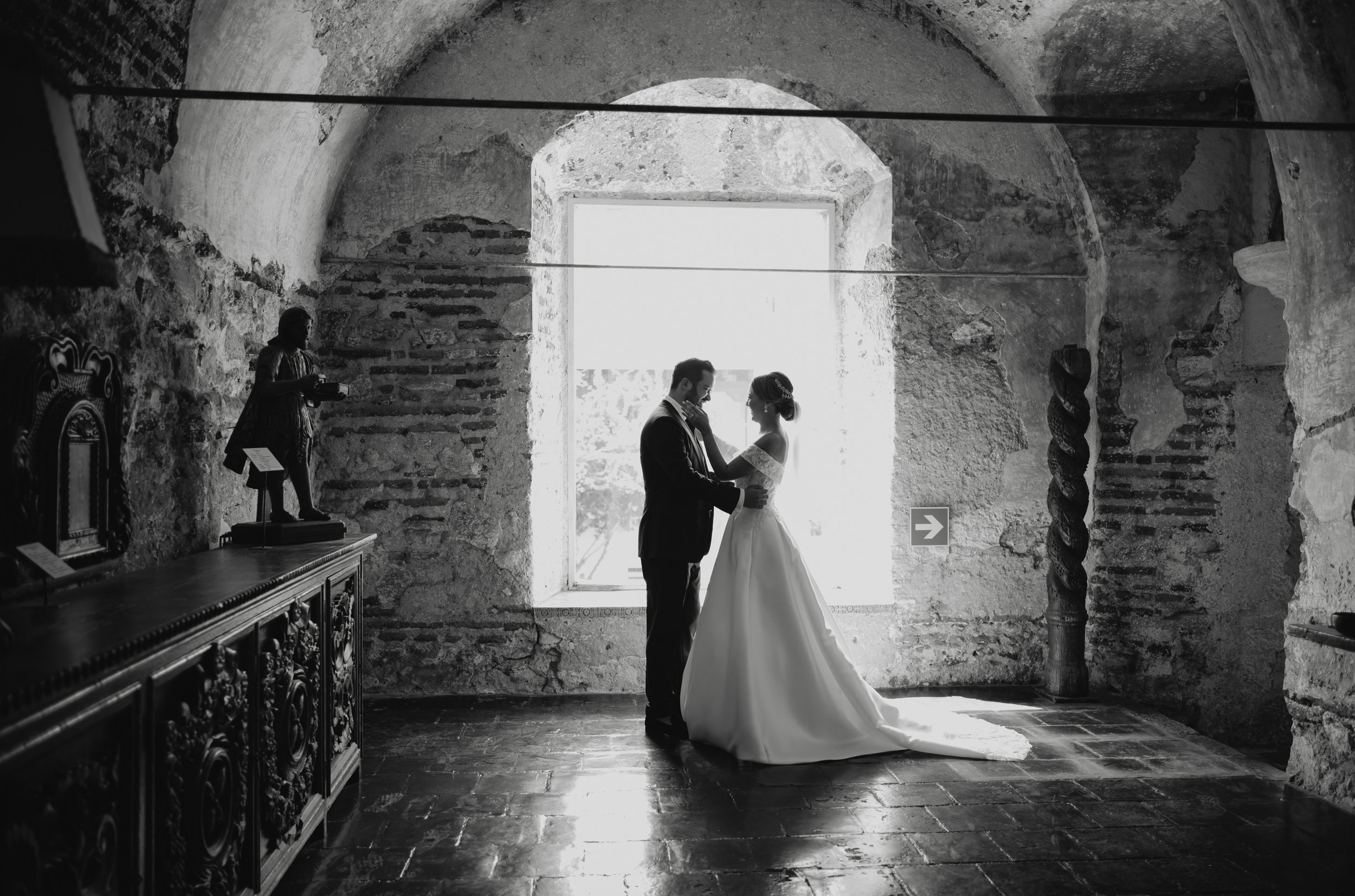 Documentary first look wedding photography Antigua Guatemala