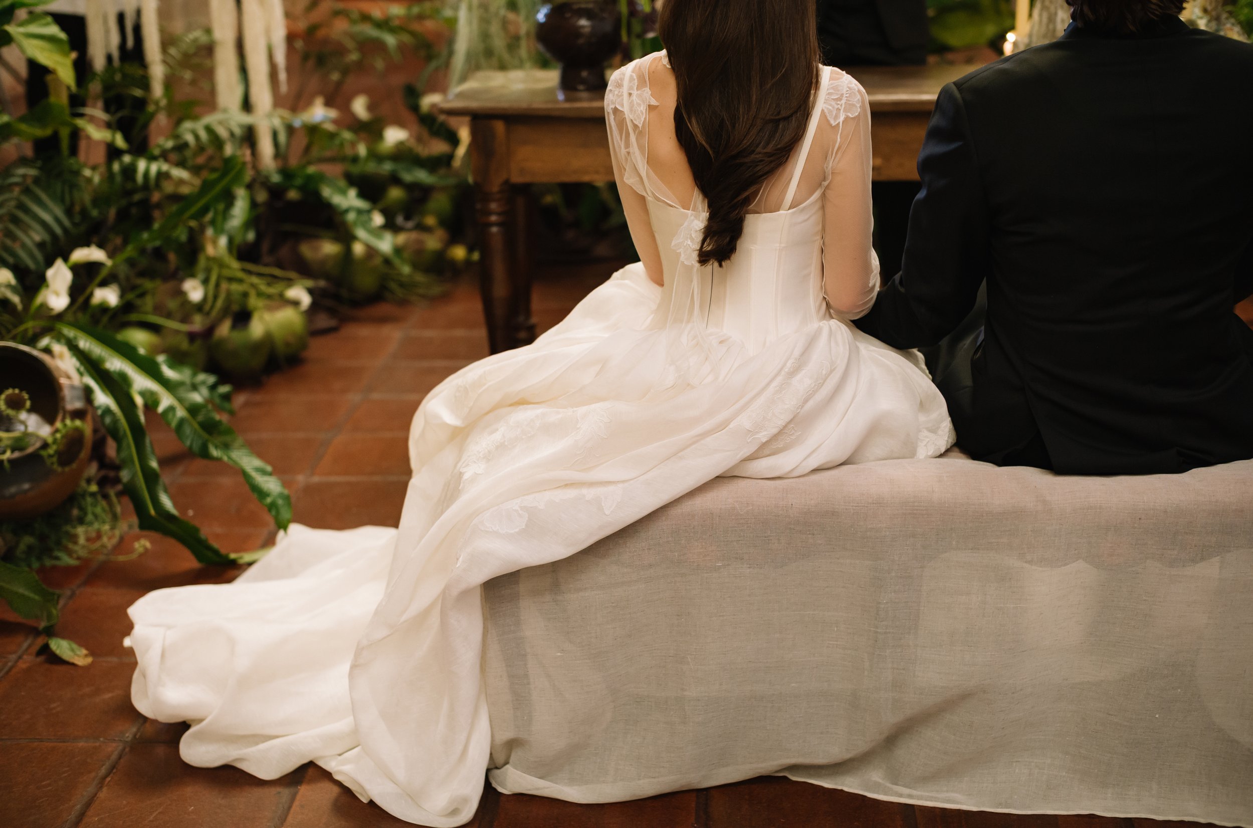 Bride and groom details during their ceremony at San José El Viejo