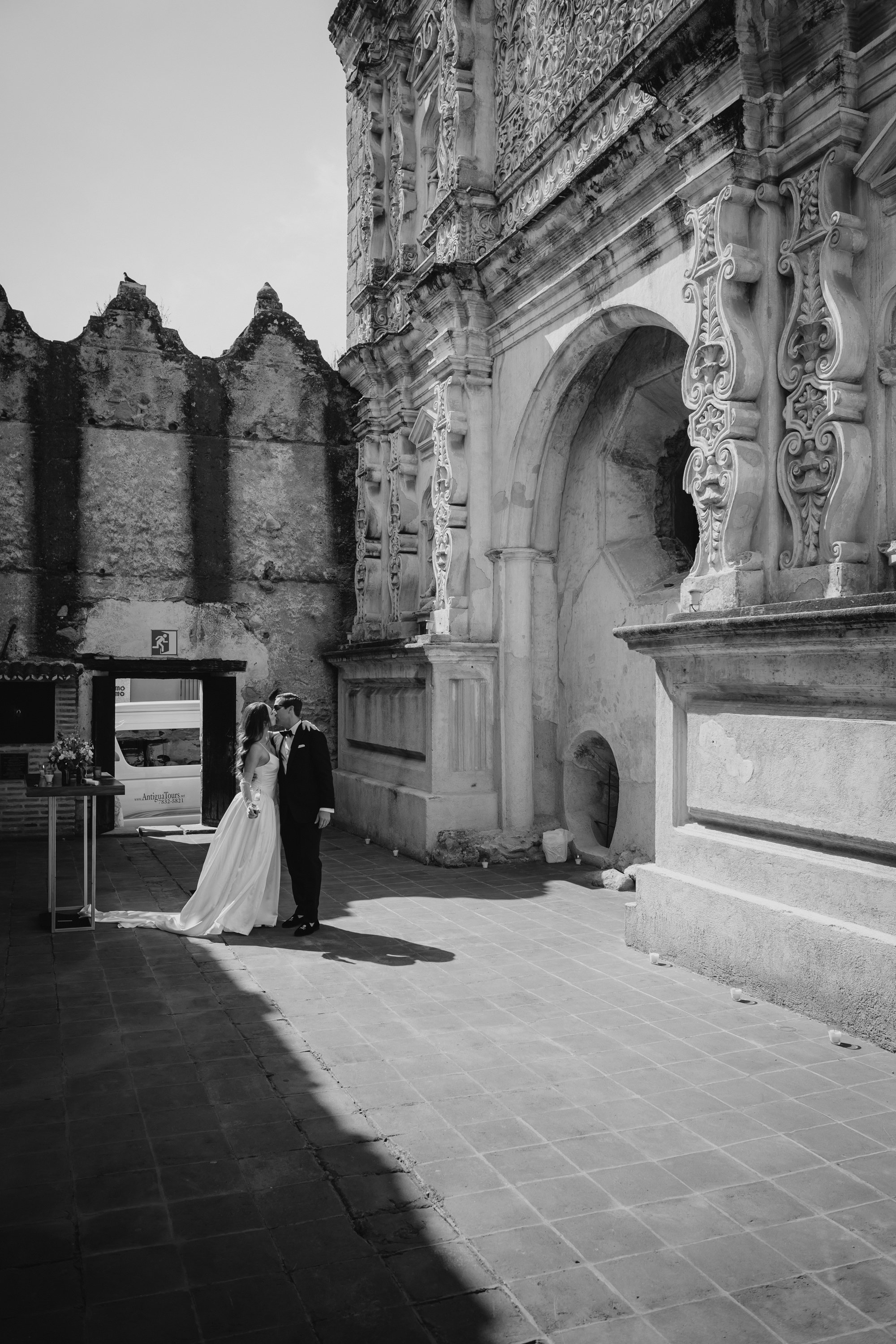 Historic Santa Clara Ruins wedding Antigua Guatemala