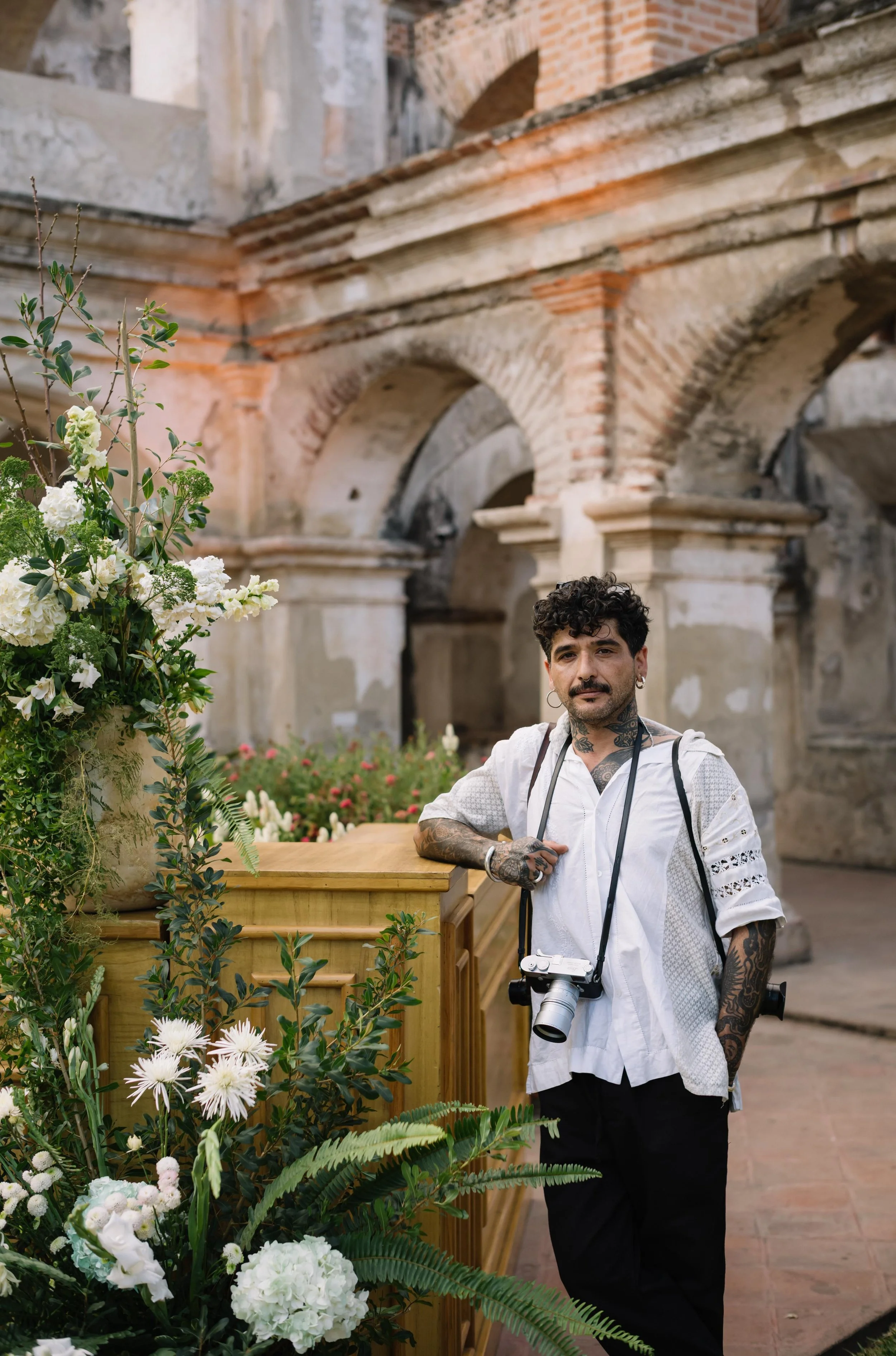 destination wedding photographer franco giomi antigua guatemala ruins