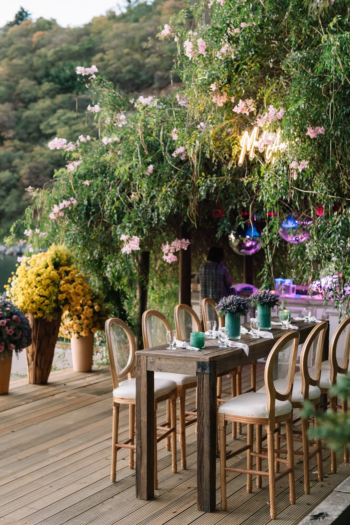 lake atitlan wedding guide: floral design