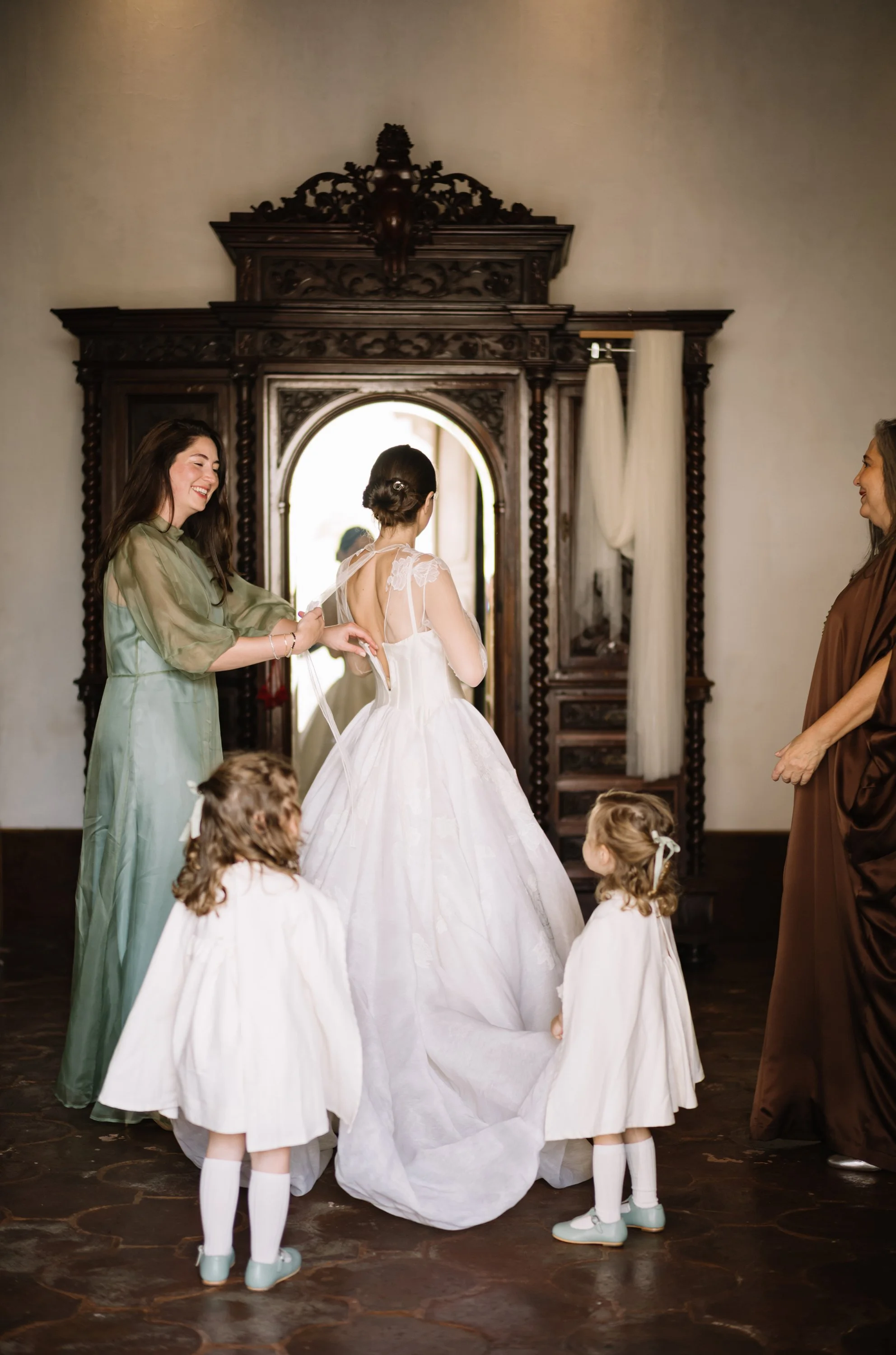 Bride getting ready at Casa Tridentino in Antigua Guatemala