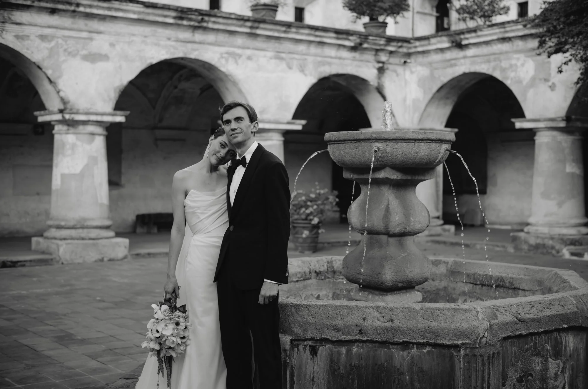 destination wedding portraits antigua guatemala ruins