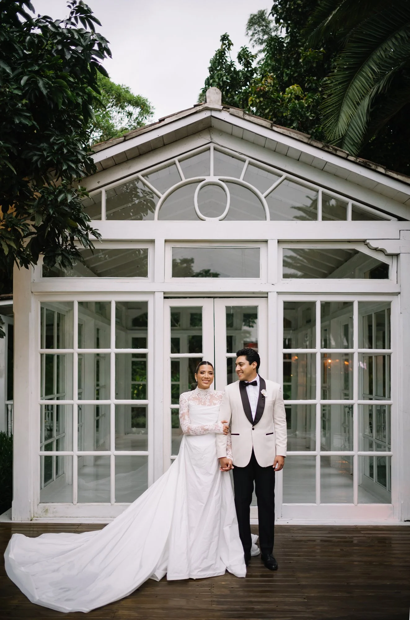 Bride and groom portraits at Casa del Alma, Villa Bokeh’s iconic glasshouse wedding venue in Antigua Guatemala.