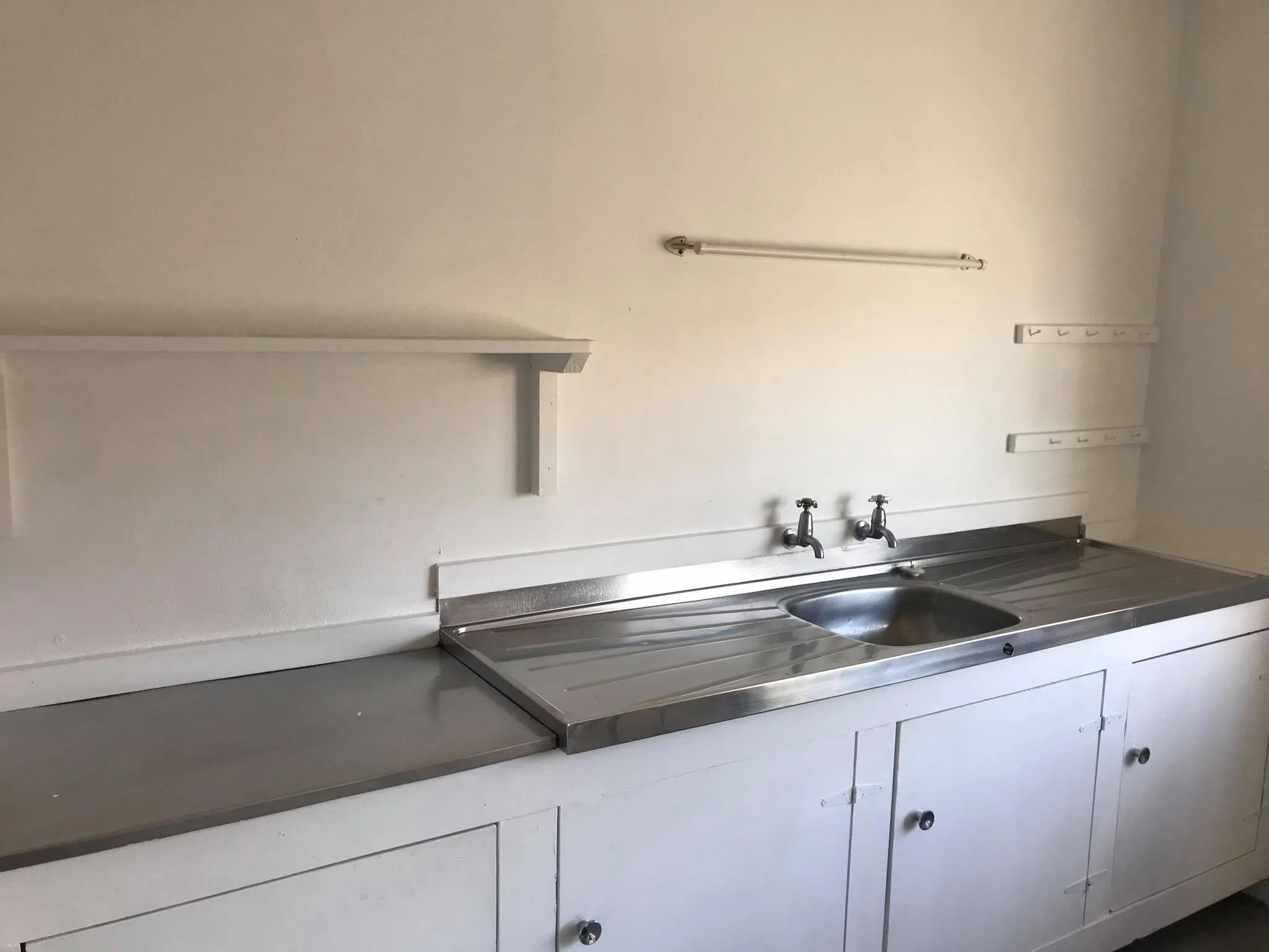 60 Beatty Street - Kitchen.jpg