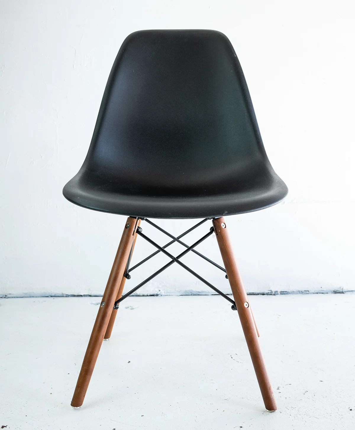Mid_Century_Resin_Chair.jpg
