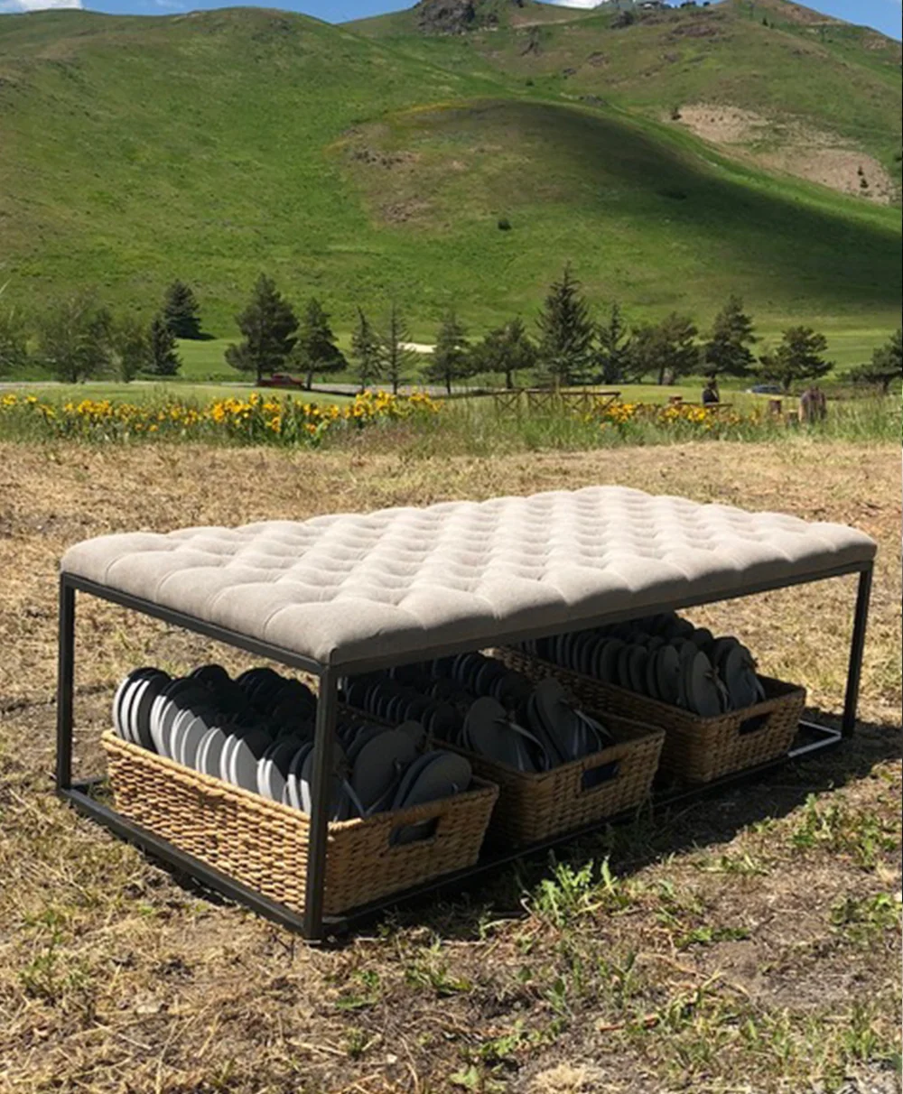 Grey_Settee.jpg