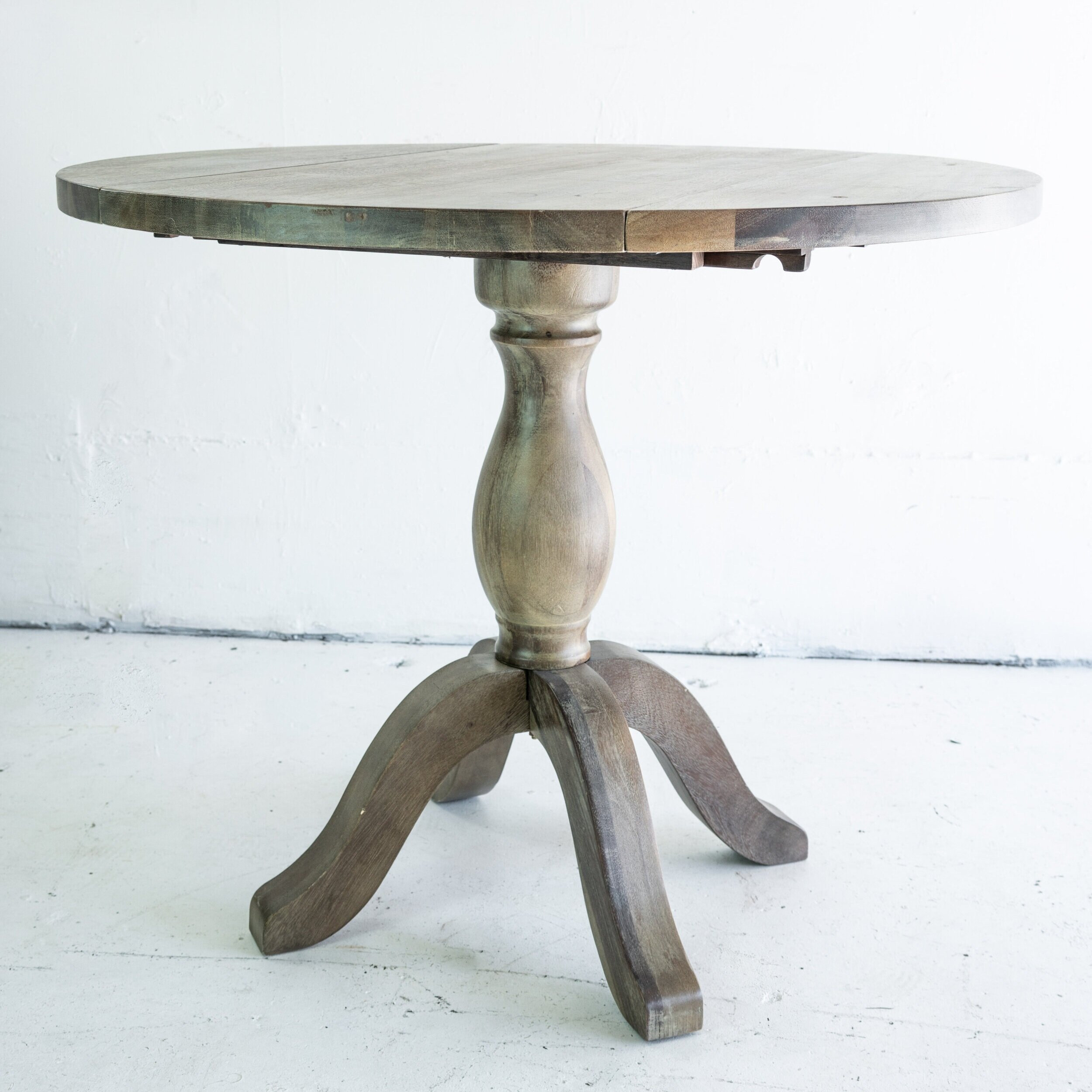 ROUND BROKEN LEAF TABLE