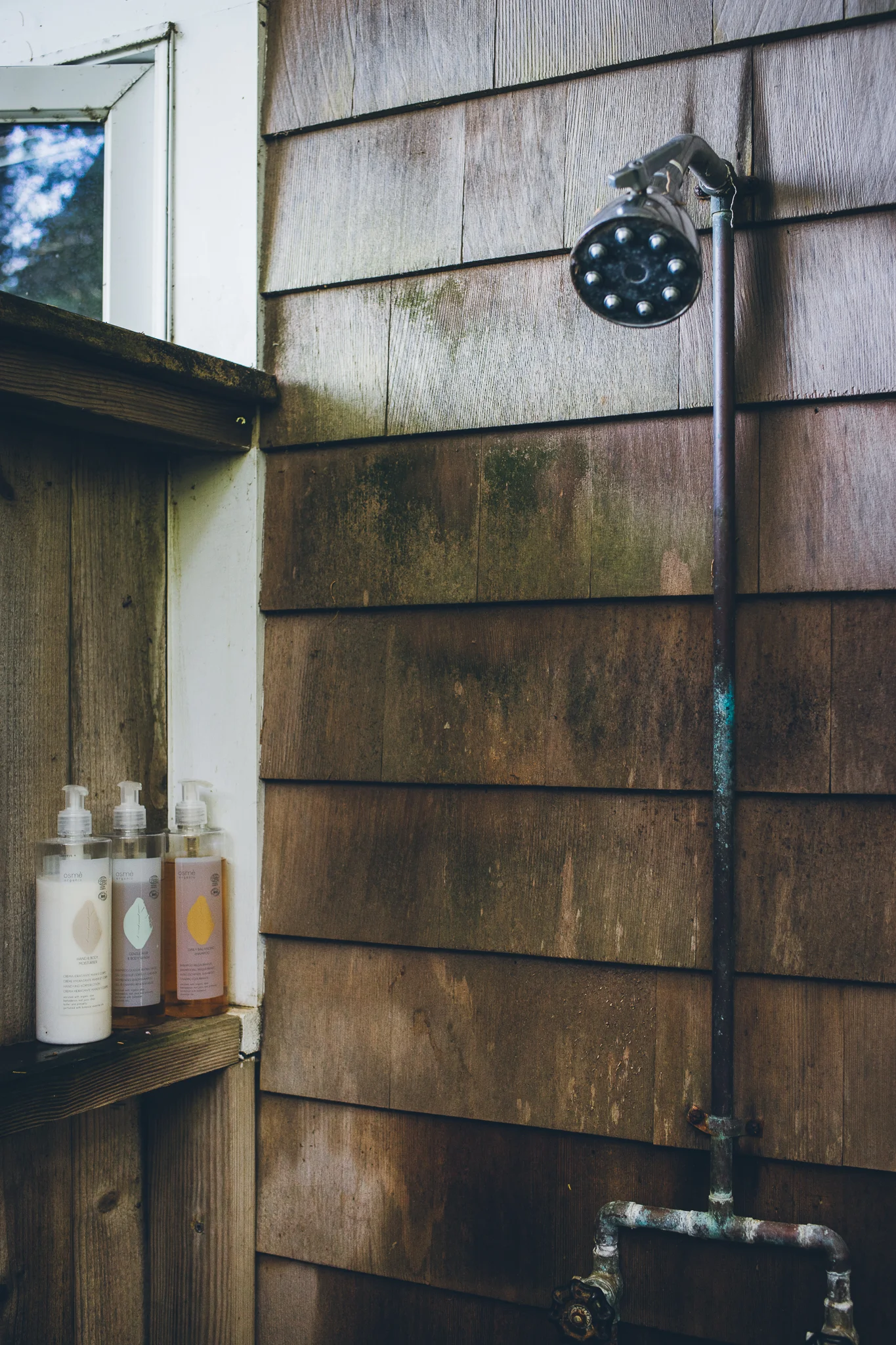 outdoorshower with amenities.jpg