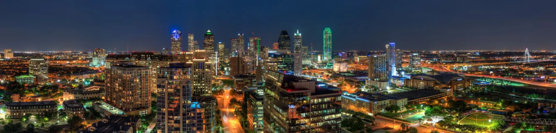 Bleu_Ciel_panoramic_nightview_of_Downtown_Dallas_(20823639102).jpg