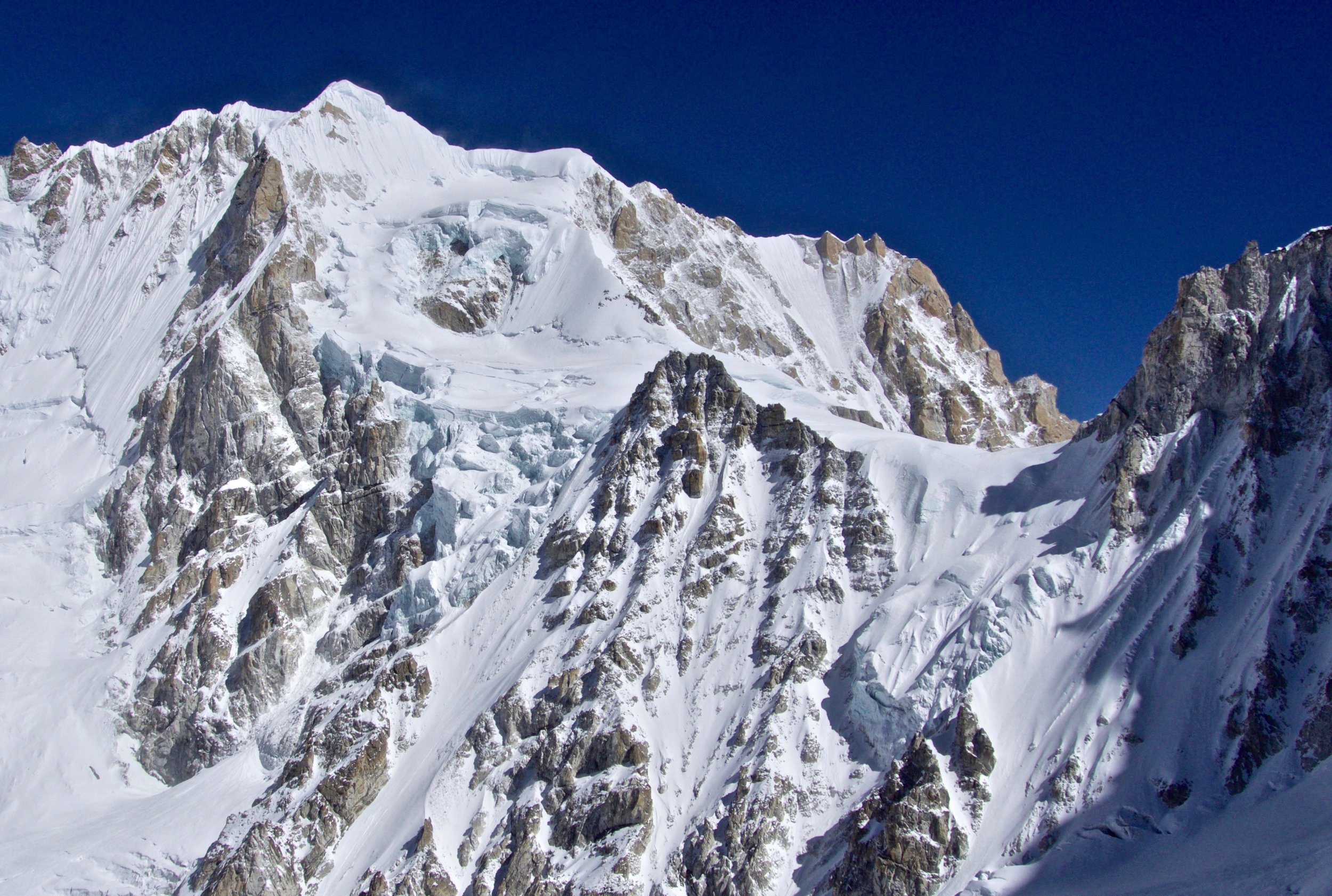 Photo: eightsummits.com