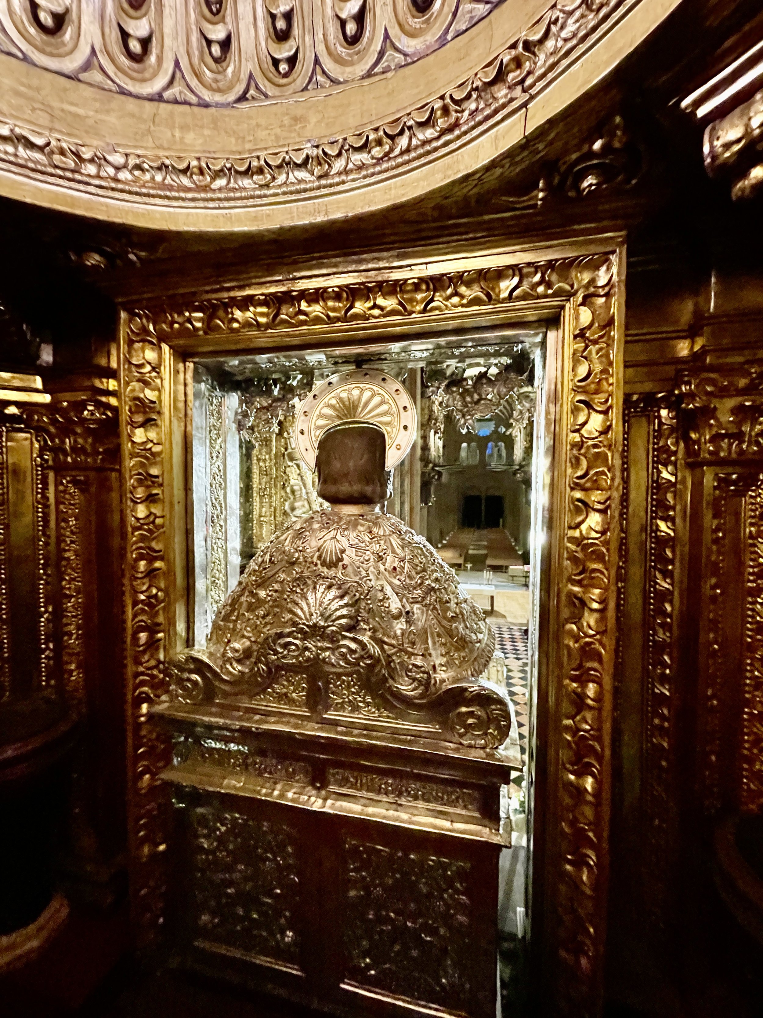 Giving the traditional hug to the Apostle inside the Cathedral