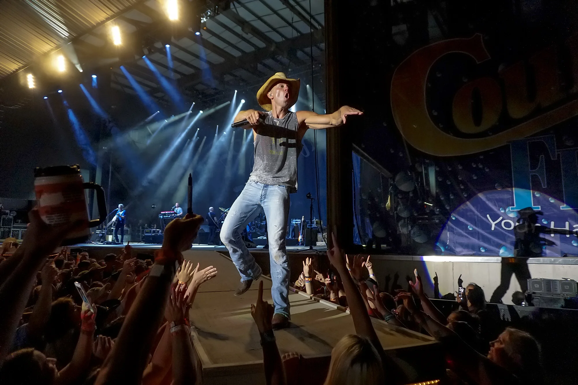Kenny Chesney.jpg