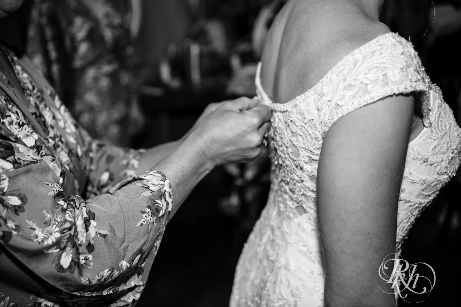 Chelsey and Erik - Minnesota Wedding Photogrpahy - Creekside Farm - RKH Images - Blog (19 of 88).jpg