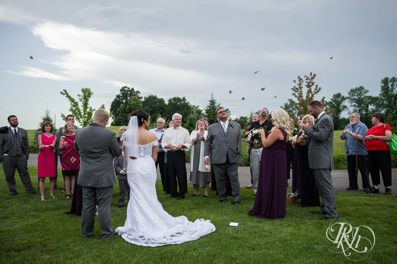 Chelsey and Erik - Minnesota Wedding Photogrpahy - Creekside Farm - RKH Images - Blog (40 of 88).jpg