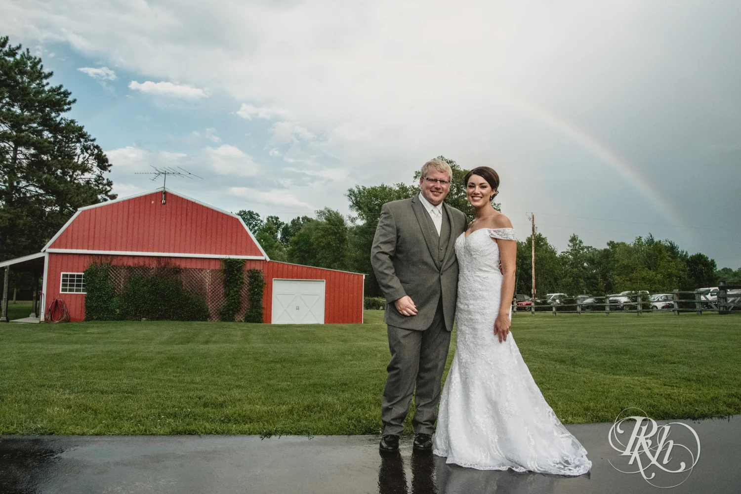 Chelsey and Erik - Minnesota Wedding Photogrpahy - Creekside Farm - RKH Images - Blog (45 of 88).jpg