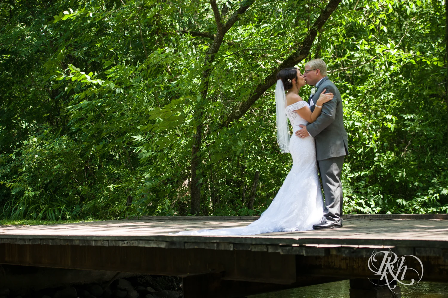 Chelsey and Erik - Minnesota Wedding Photogrpahy - Creekside Farm - RKH Images - Blog (53 of 88).jpg